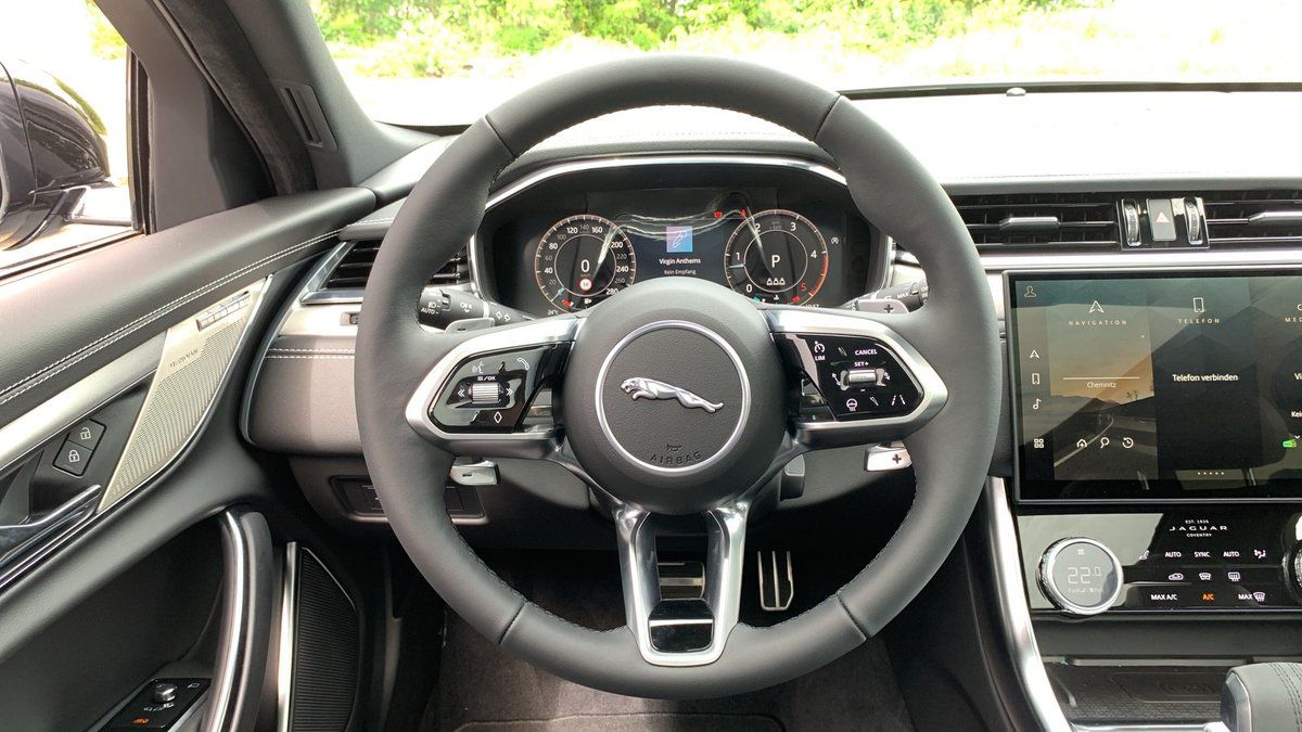 Jaguar XF D200 R-DYNAMIC SE LMF+ACC+SHZG