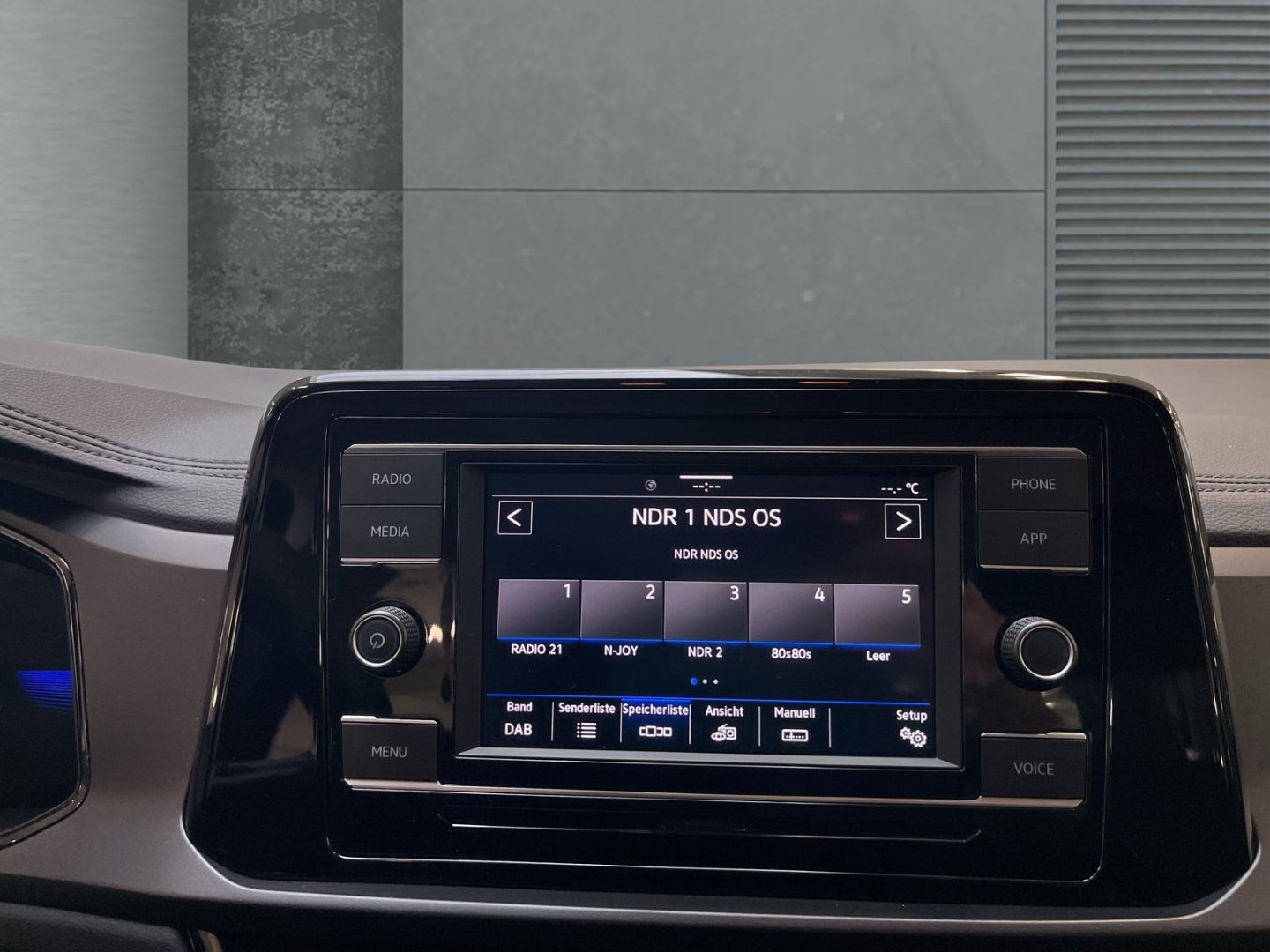 Volkswagen T-Roc 1.0 TSI - Samsaru's Car Outlet