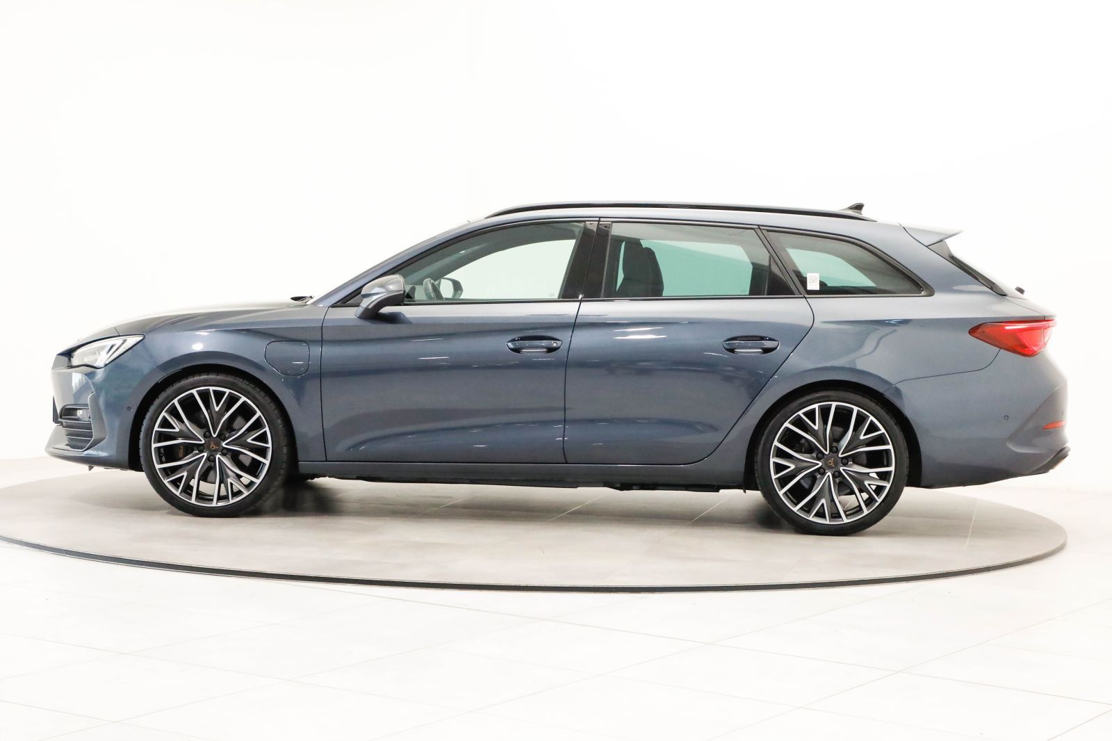 Seat Leon ST 1.4 eTSI DSG VZ AHK SHZ ACC Kam. Beats