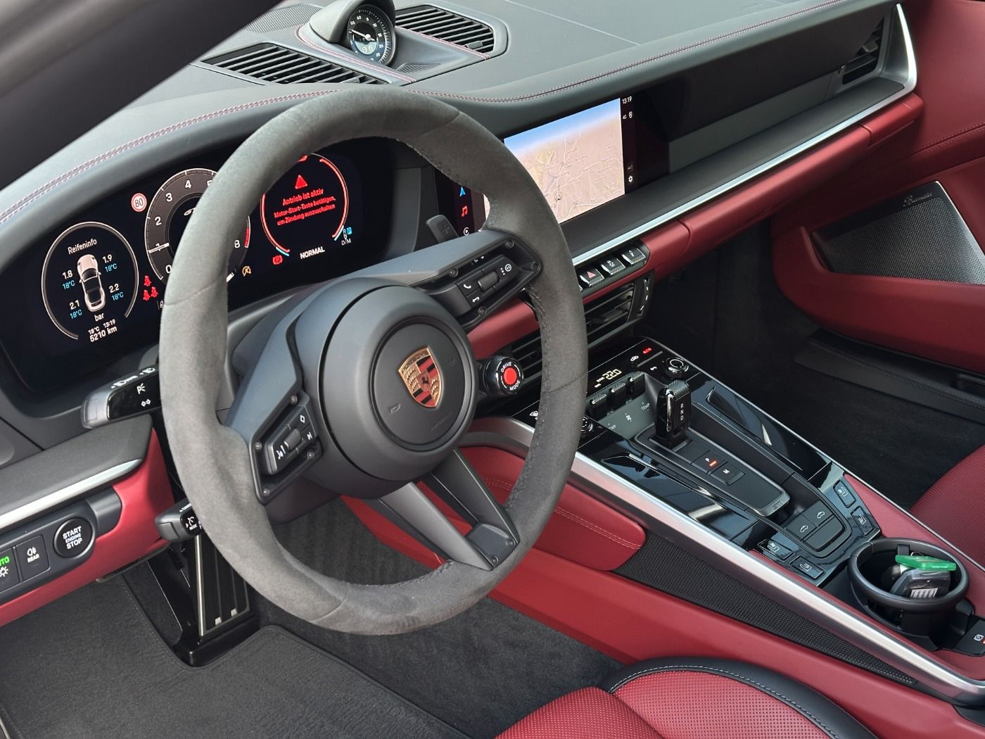Porsche 992 911 Targa 4 GTS Burmester Lift Sportsitze