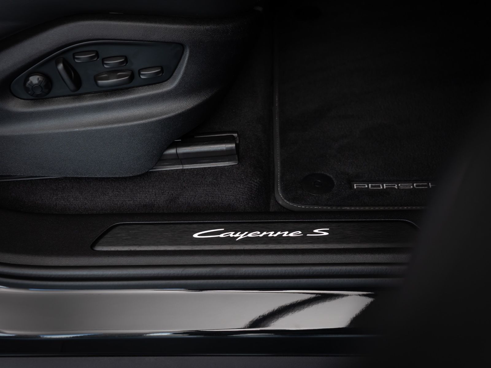Porsche Cayenne S E-Hybrid SportDesign/DVD im Fond/AHK