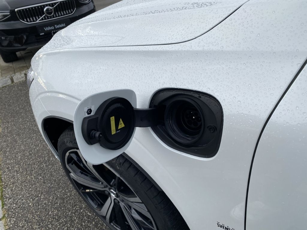 Volvo XC60 R-Design T6 AWD Recharge Plug-In Hybrid AWD
