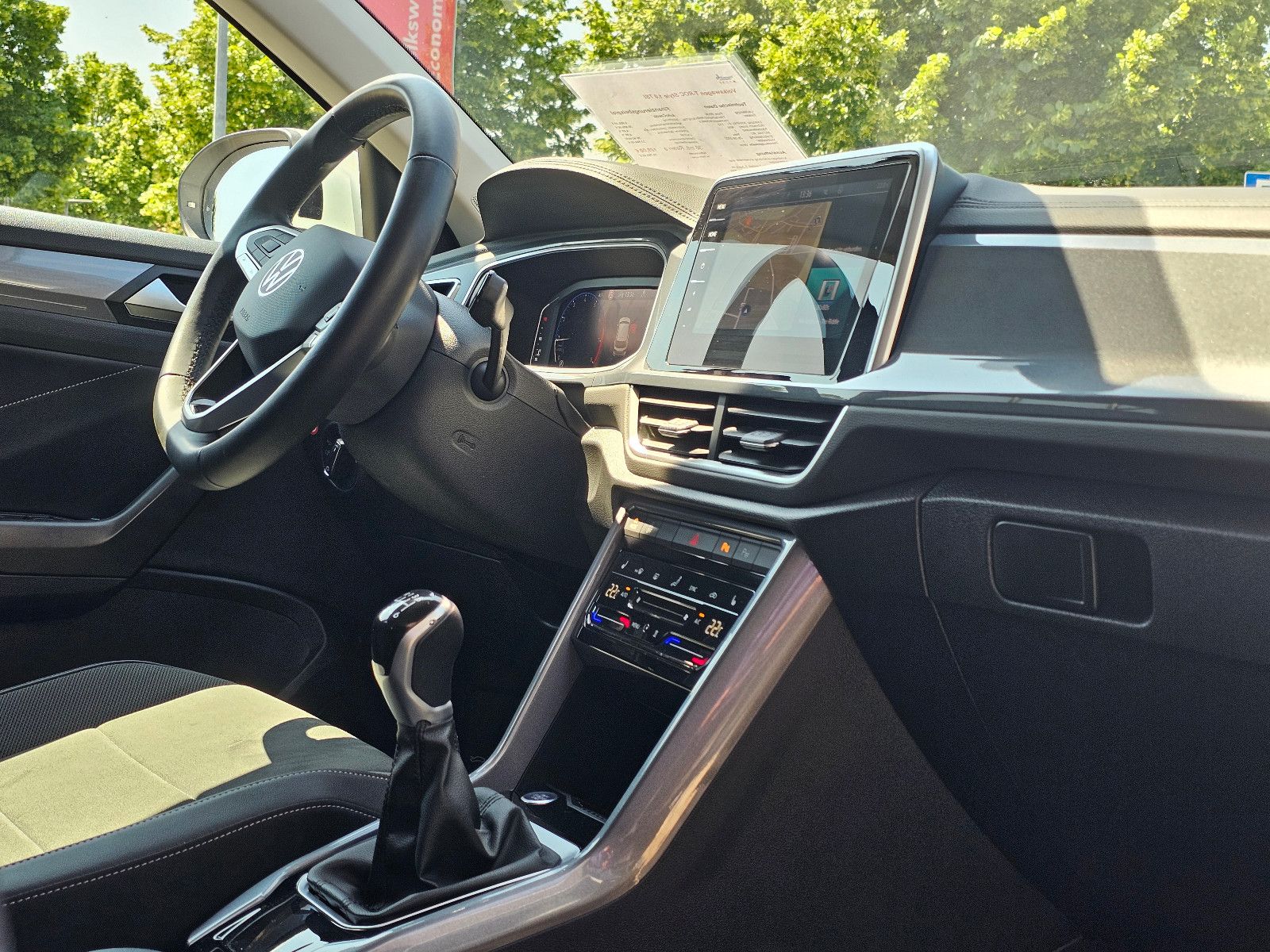 Volkswagen T-Roc 1.0 TSI Style - Samsaru's Car Outlet