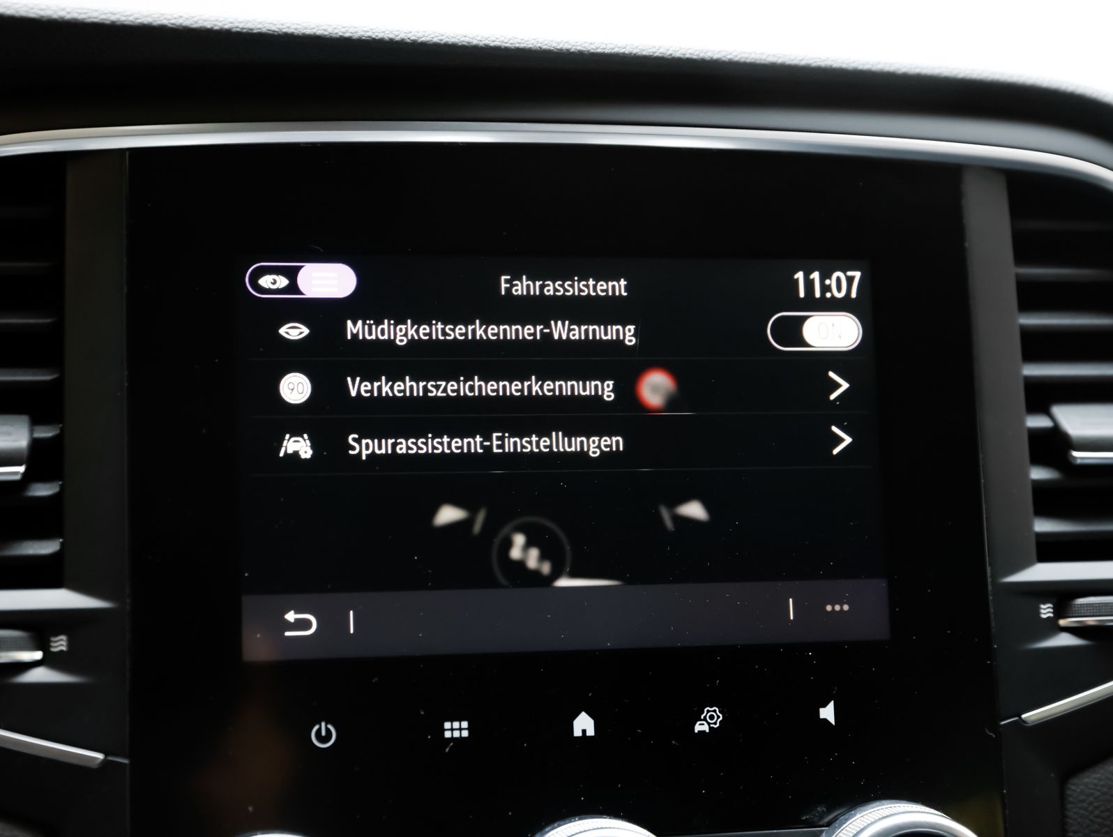 Renault Megane Grandtour ZEN E-TECH Plug-in - Samsaru's Car Outlet