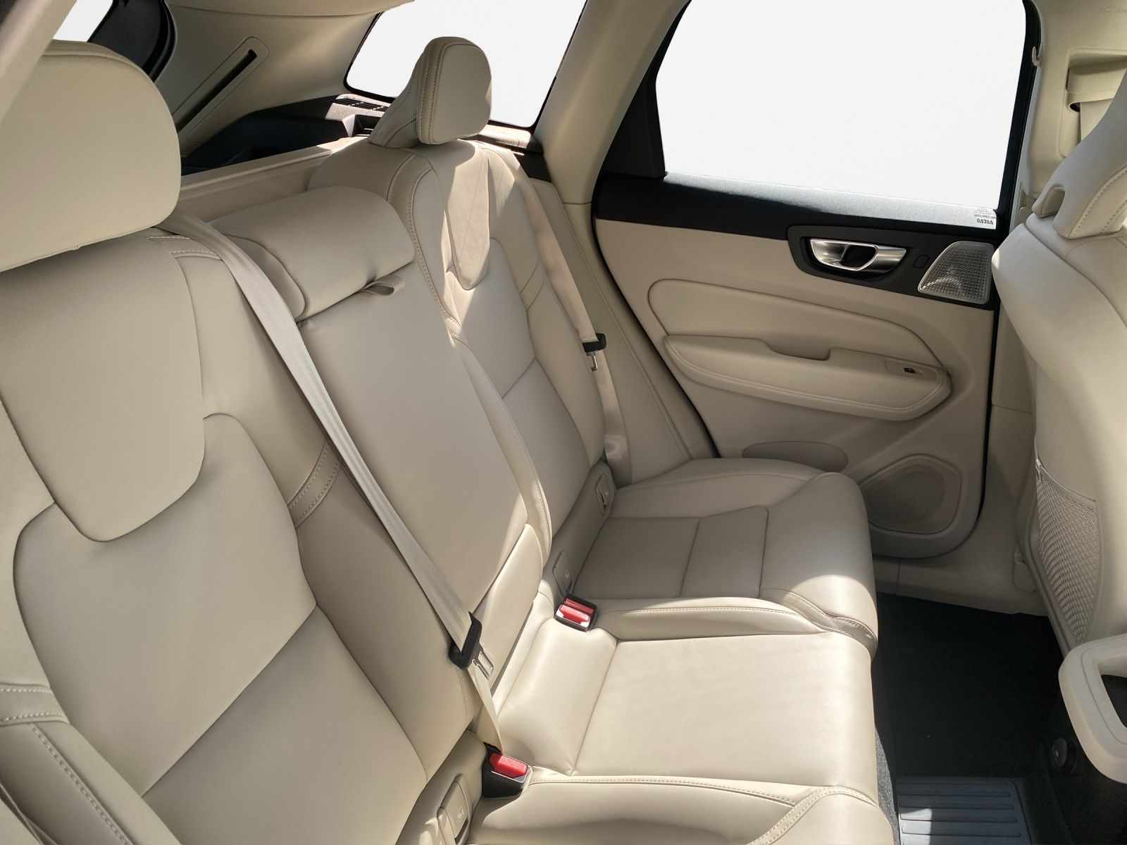 Volvo XC60 T8 Ultra Dark -Faclieft - Premium Paket AHK