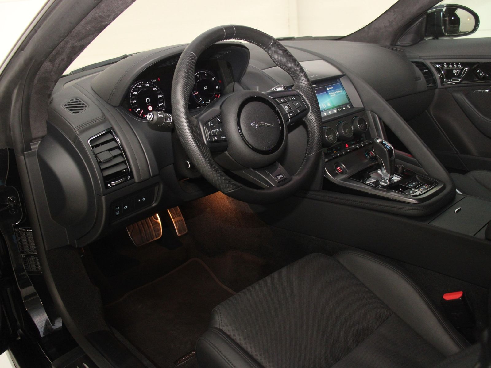Jaguar F-Type Coupe P575 AWD Aut. R75 DAB LED RFK PDC