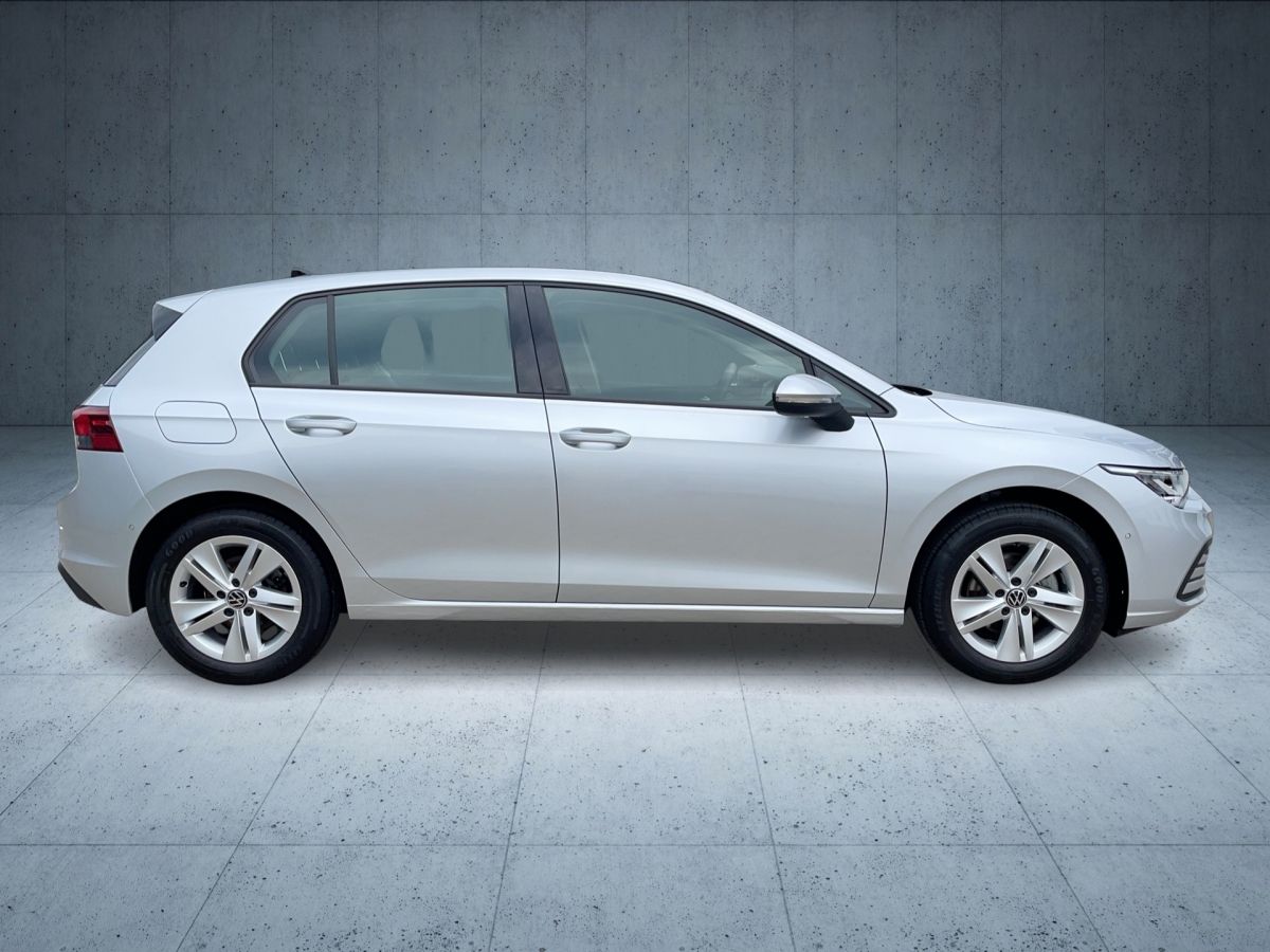 Volkswagen Golf VIII Life 1.5 TSI - Samsaru's Car Outlet