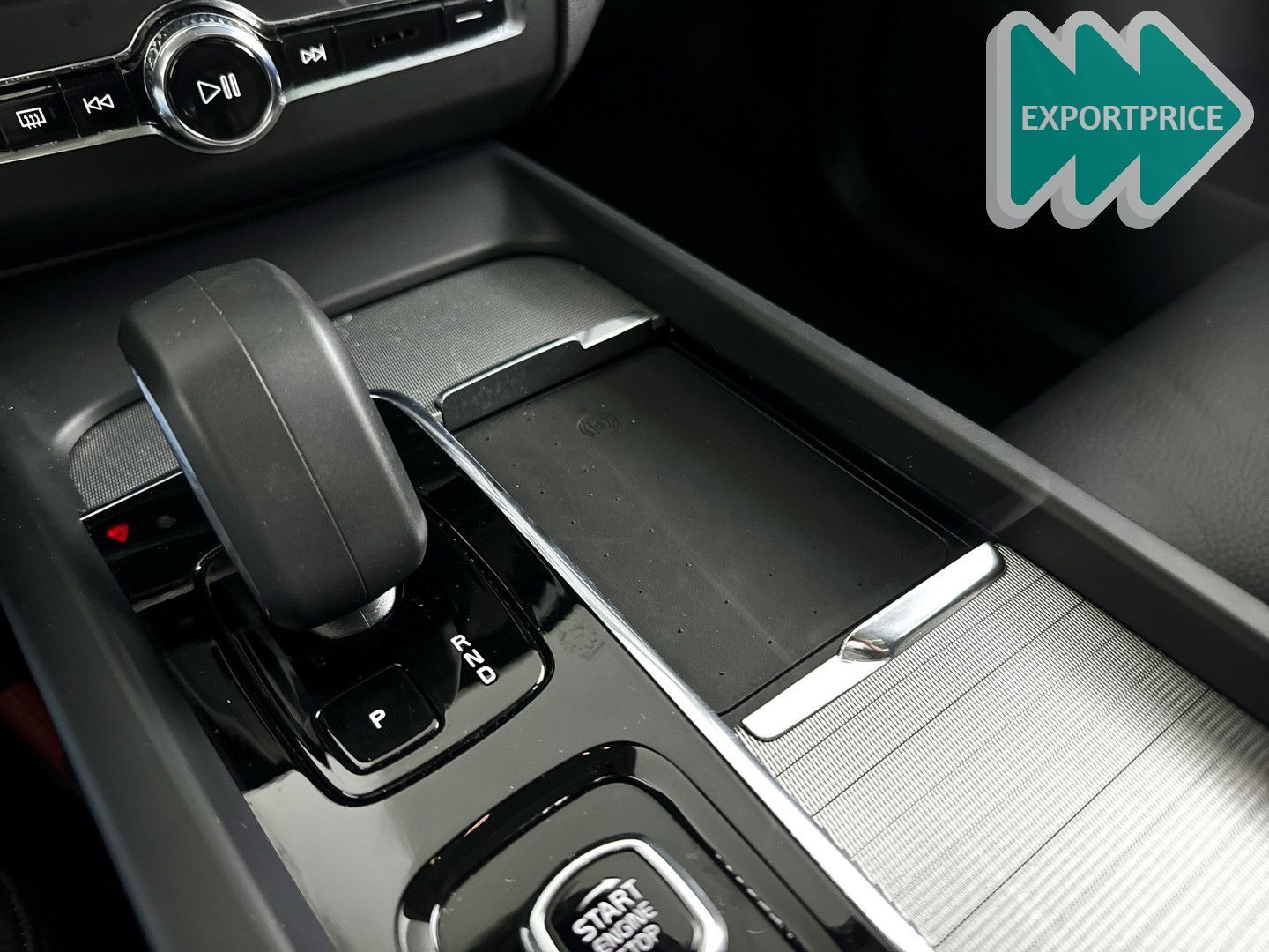 Volvo XC60 T6 Plug-in hybrid AWD Plus Dark | panorama