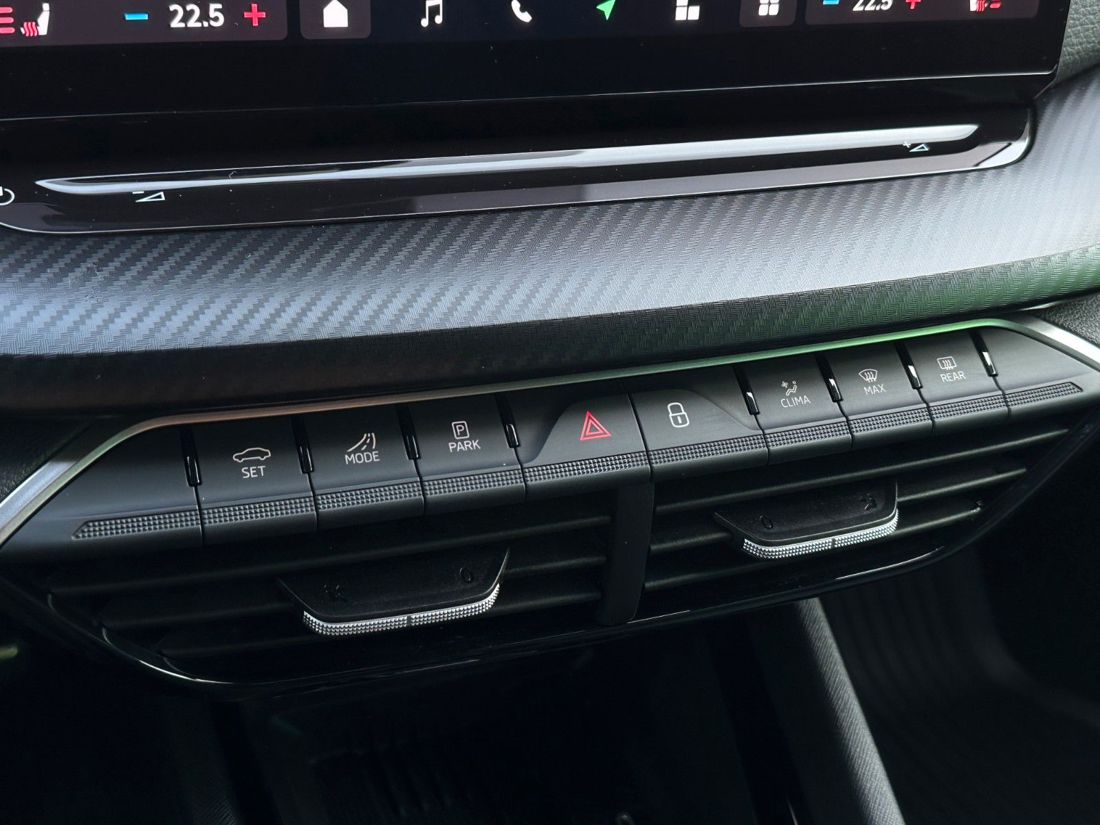 Skoda 204PS 4x4 DSG Sportline NAVI KAMERA eHK LM18"AHK