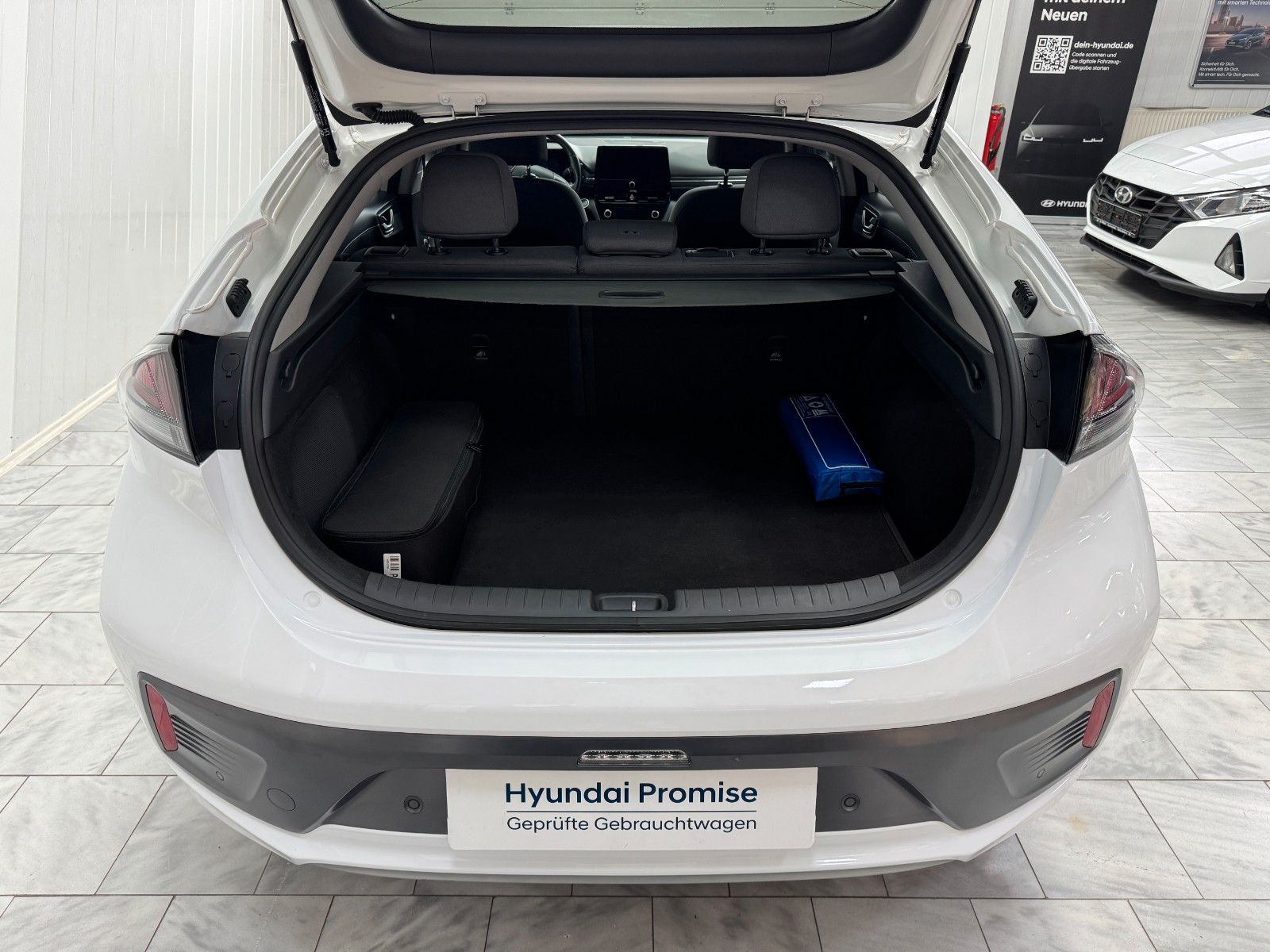 Hyundai IONIQ Style Elektro - Samsaru's Car Outlet