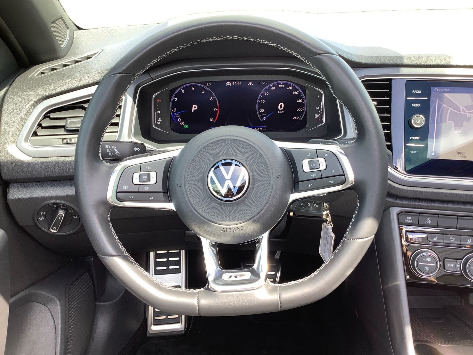 Volkswagen T-Roc R-Line - Samsaru's Car Outlet