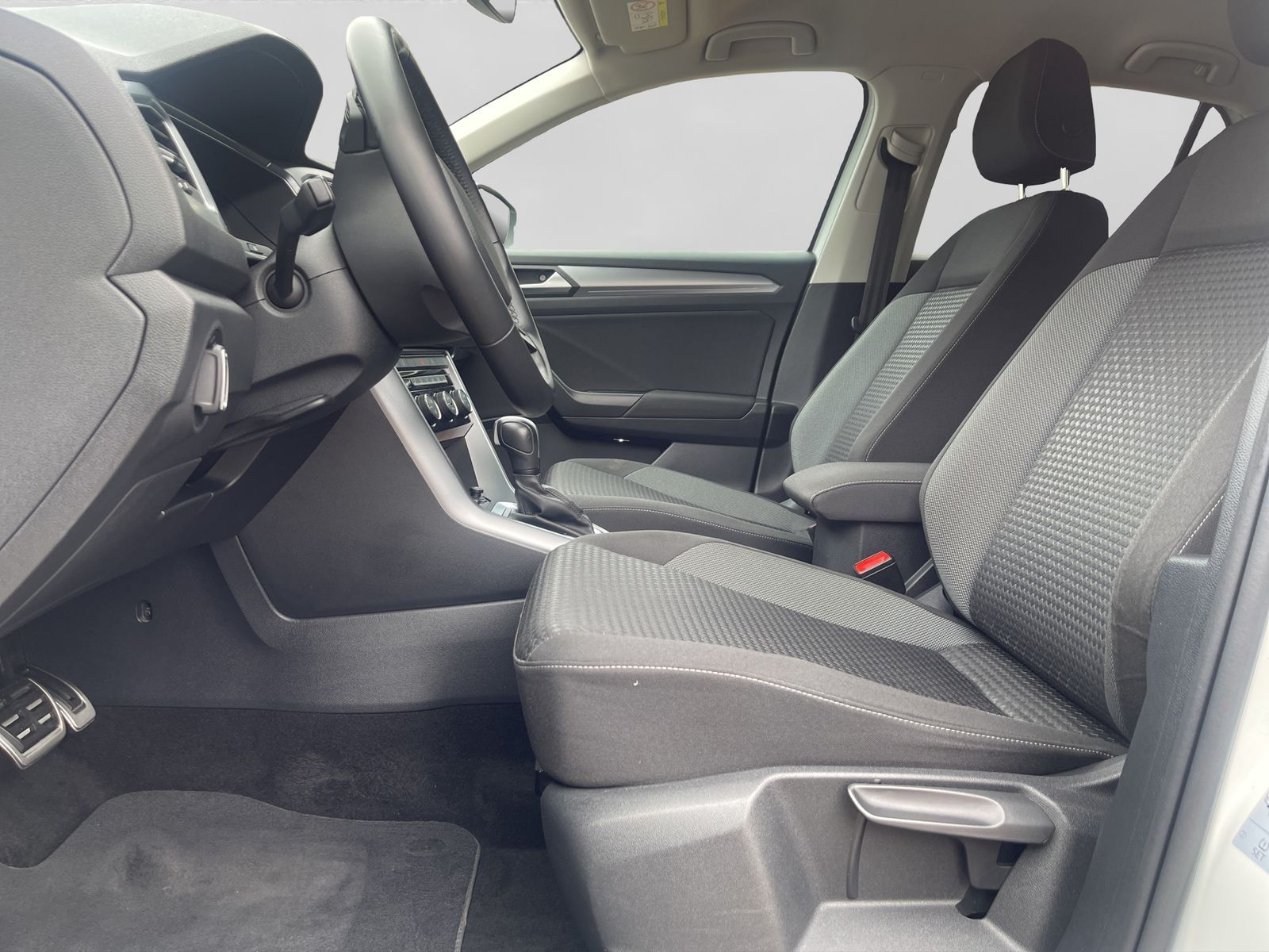 Volkswagen T-Roc 1.5 TSI Active - Samsaru's Car Outlet