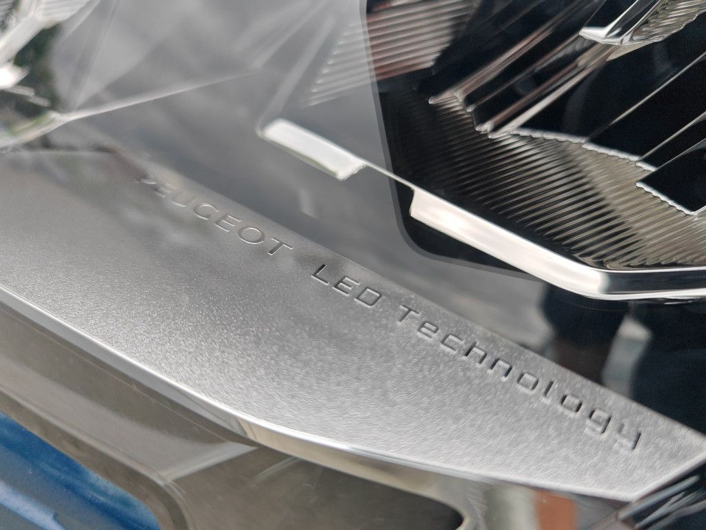 Peugeot 3008 PureTech EAT8 ALLURE PACK - Samsaru's Car Outlet