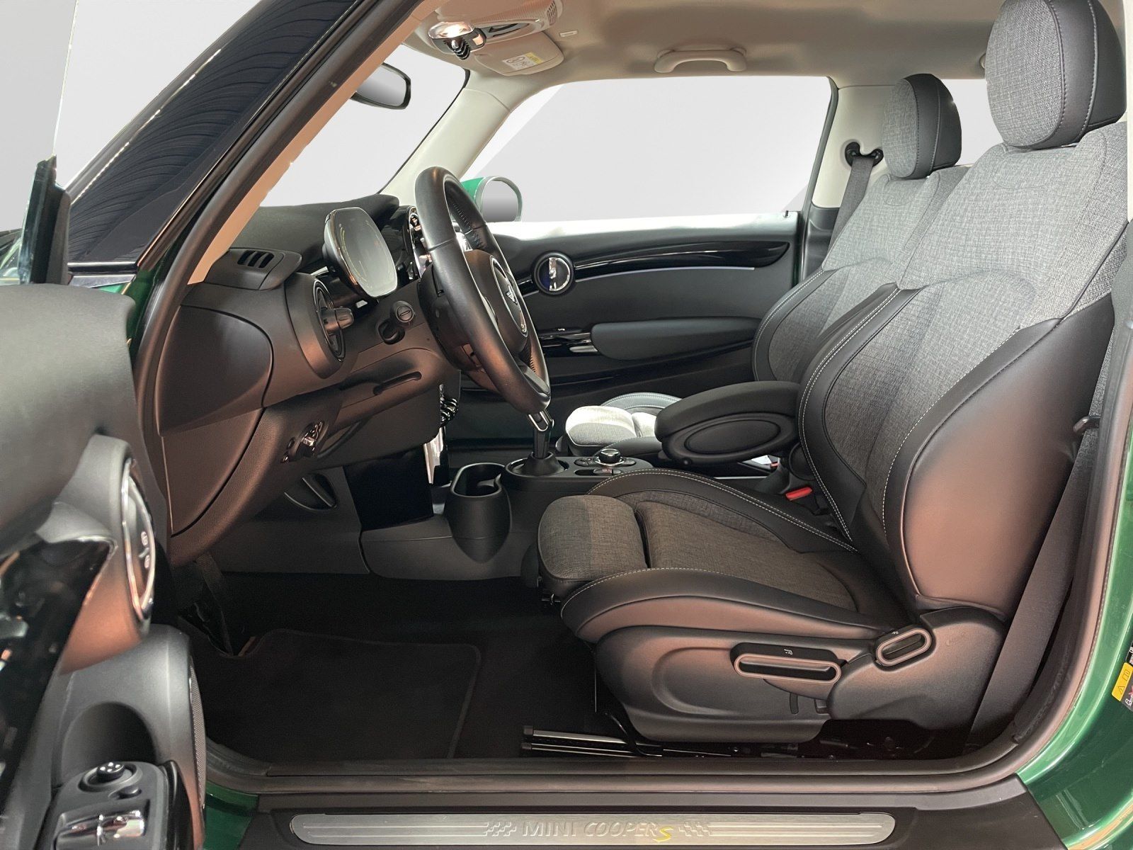 MINI Cooper SE Classic - Samsaru's Car Outlet