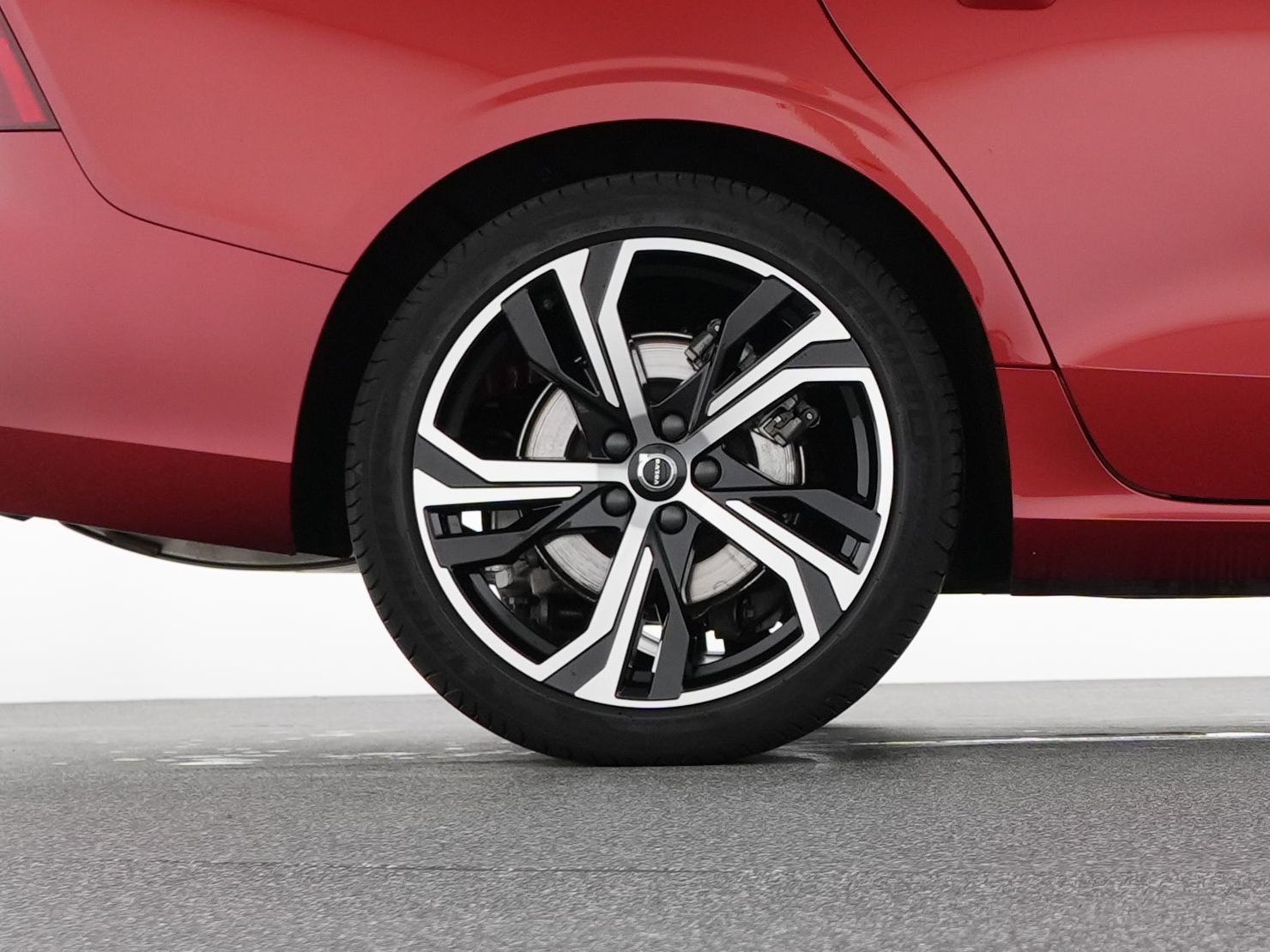 Volvo S60 B4 Benzin Plus Dark 19"+VOLL-LED+ACC+WSS-HZG