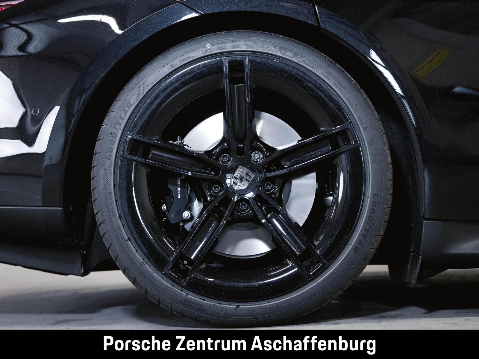 Porsche Taycan Turbo Sport Turismo SportDesign Paket