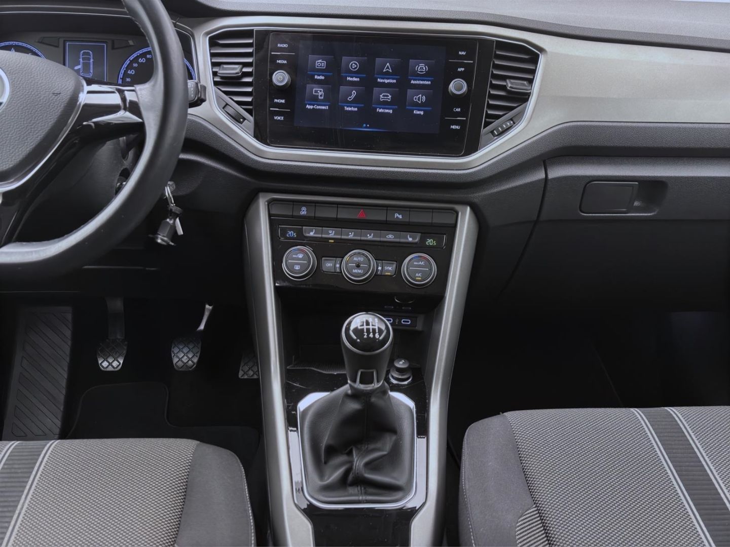 Volkswagen T-Roc 1.0 TSI STYLE - Samsaru's Car Outlet