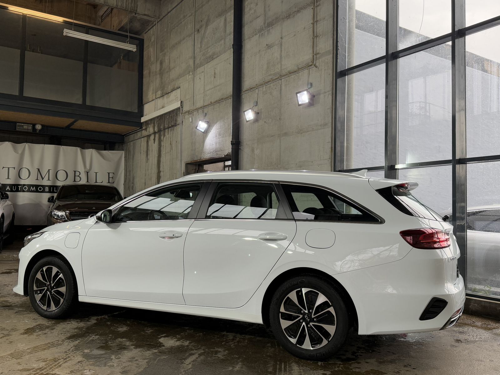 Kia Ceed Plug-in Hybrid Vision - Samsaru's Car Outlet
