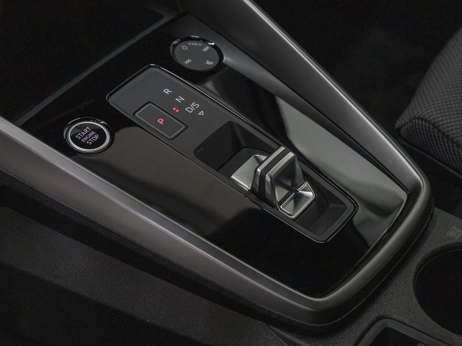 Audi A3 Sportback 45 TFSIe S LINE LM17