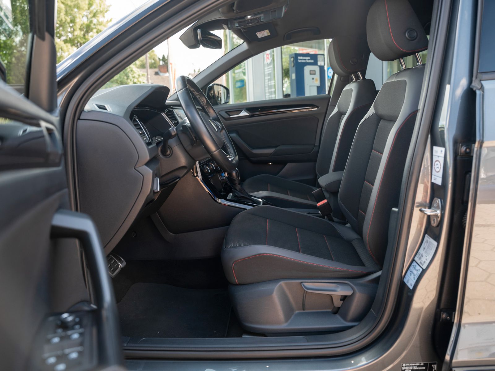 Volkswagen T-ROC Sport 1.5 TSI DSG - Samsaru's Car Outlet