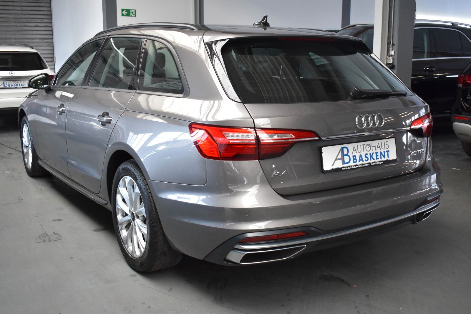 Audi A4 Avant 40 TFSI advanced - Samsaru's Car Outlet