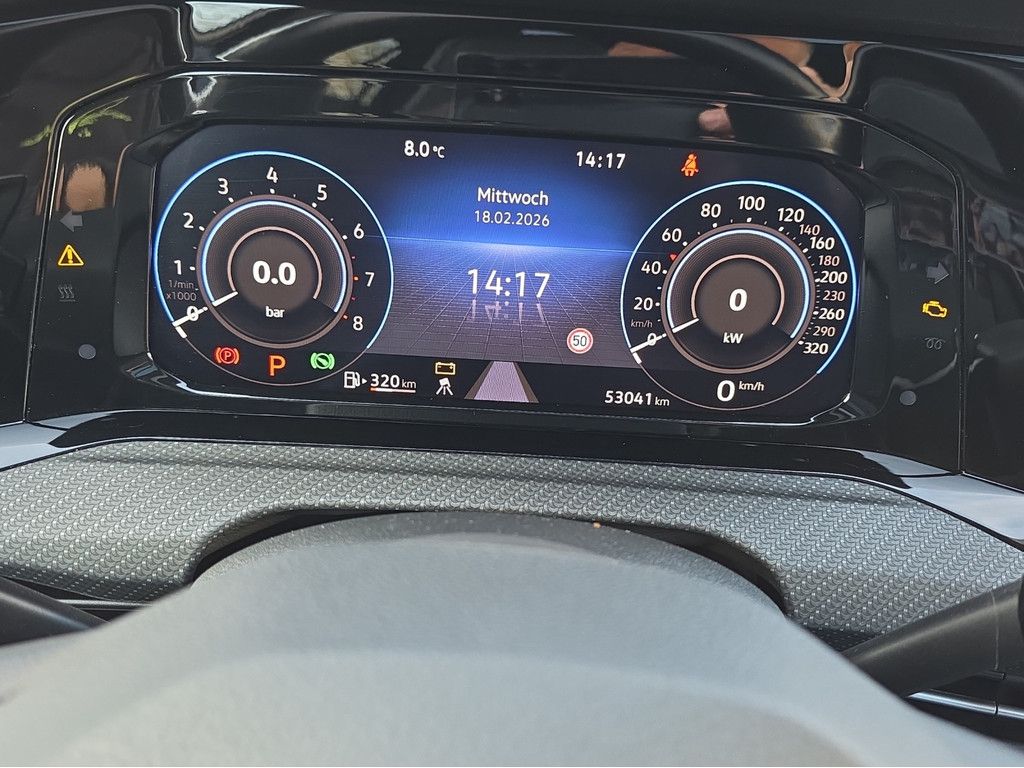 Volkswagen Golf VIII R Variant 2.0 TSI 4Motion HUD AHK PANO