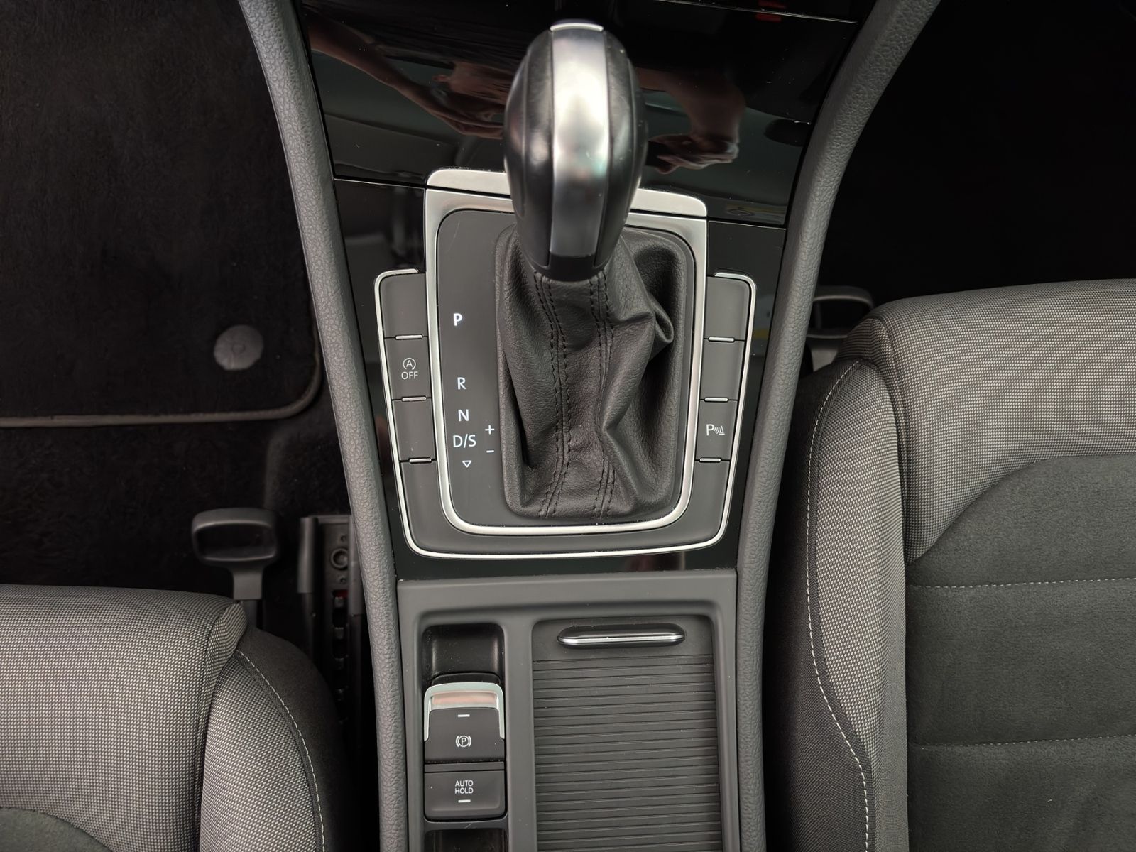 Volkswagen Golf VII Variant 2.0 TDI Highline - Samsaru's Car Outlet