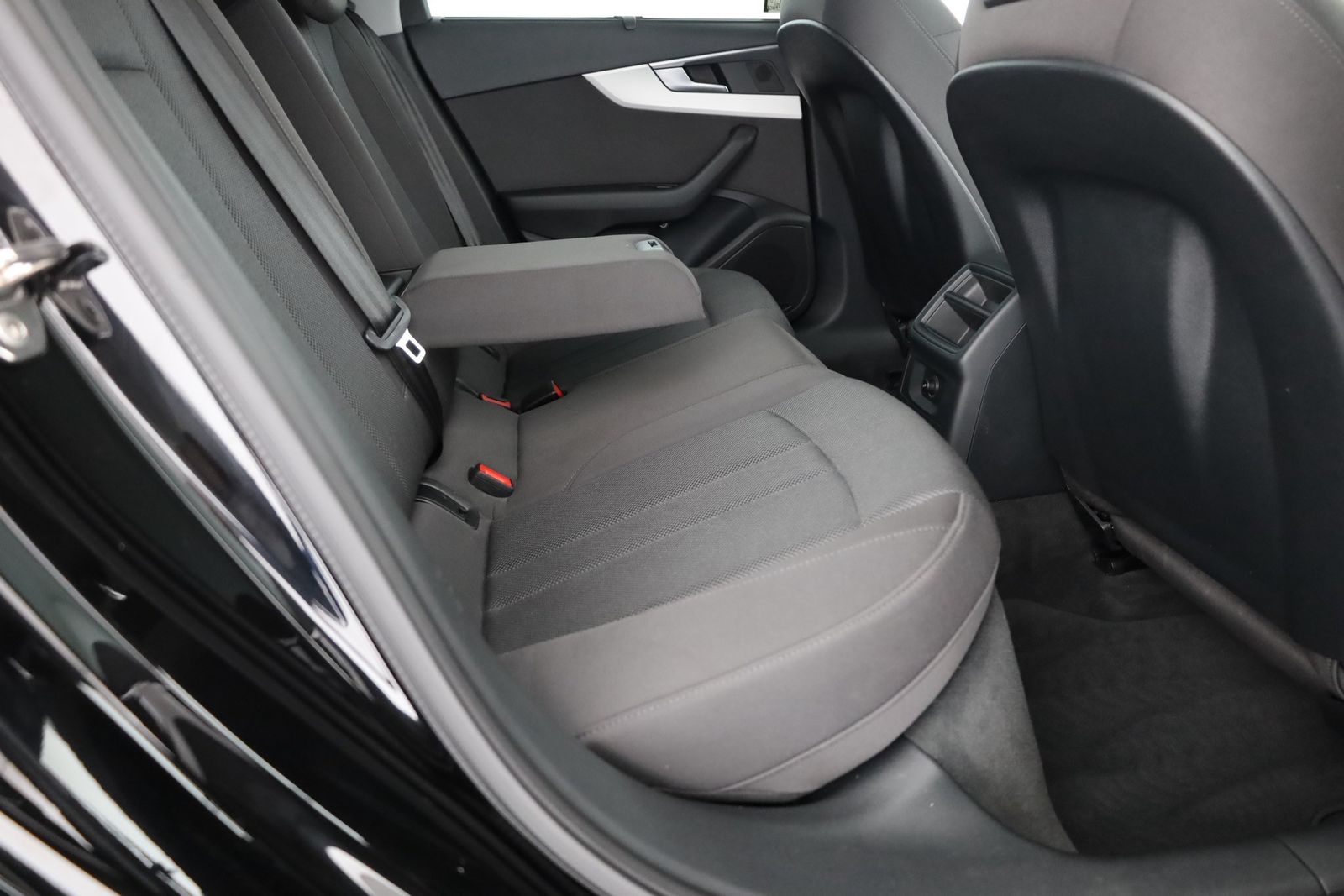 Audi A4 Avant 30 TDI S-Tronic - Samsaru's Car Outlet