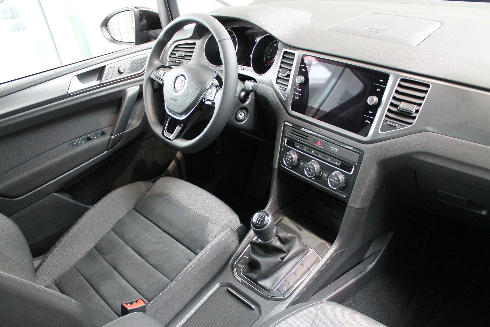 Volkswagen Golf Sportsvan 1.5 TSI ACT Comfortline - Samsaru's Car Outlet