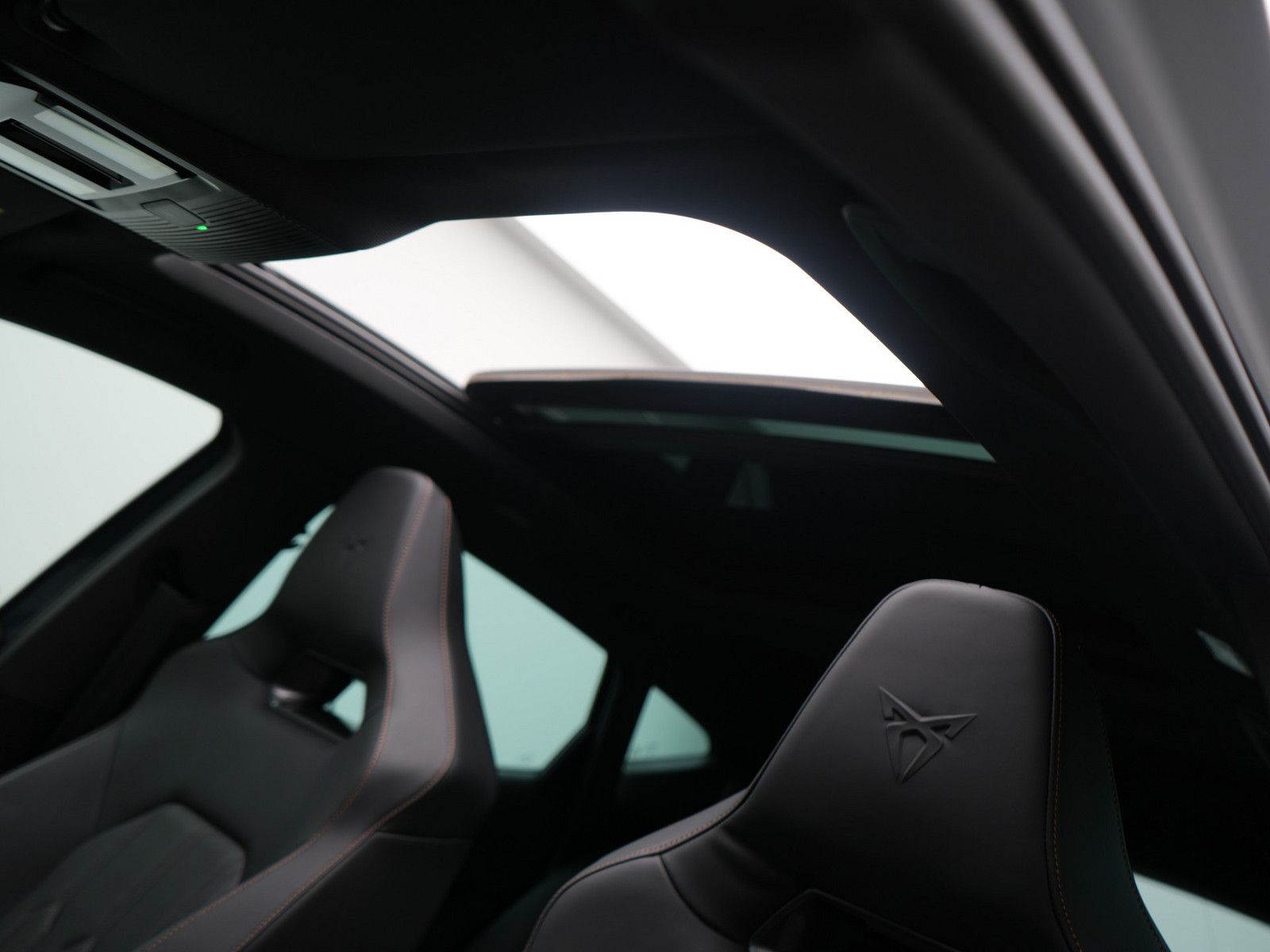 Cupra Formentor VZ NAVI VIRT CARPLAY KAM LED SHZ PDC
