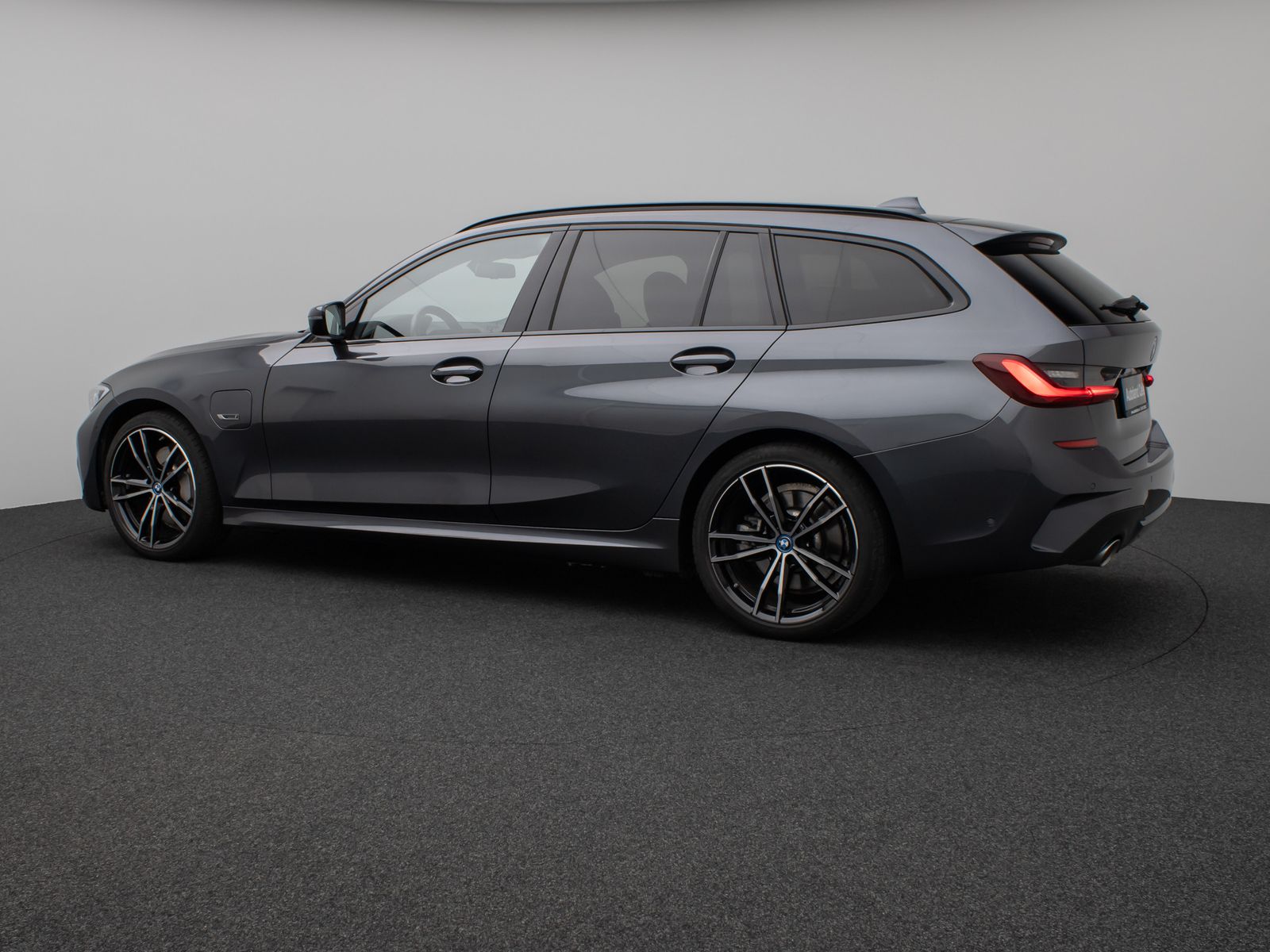 BMW 330e M Sport - Samsaru's Car Outlet