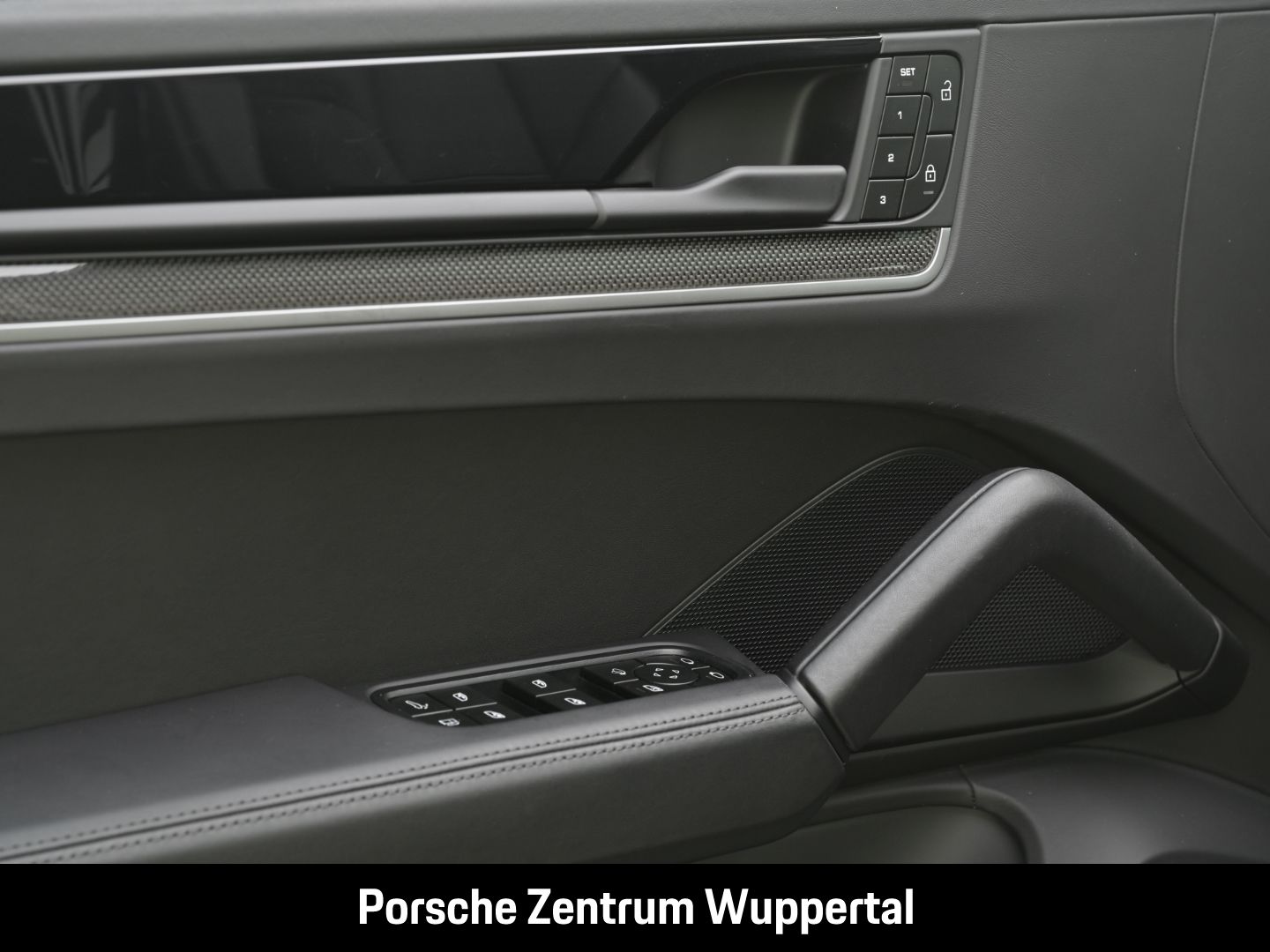 Porsche Cayenne E-Hybrid BOSE Panoramadach LED-Matrix