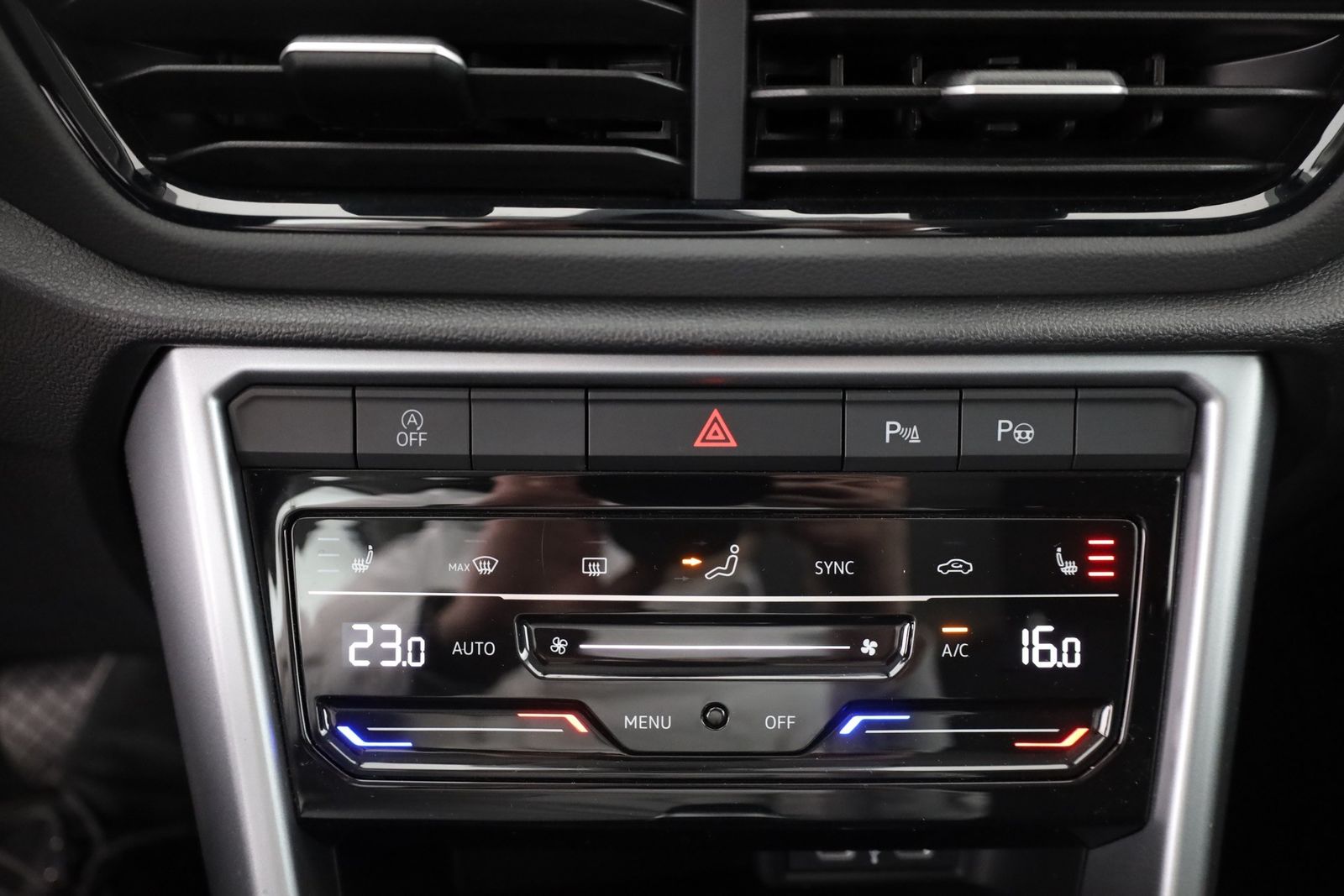 Volkswagen T-Roc 1.5 TSI DSG - Samsaru's Car Outlet