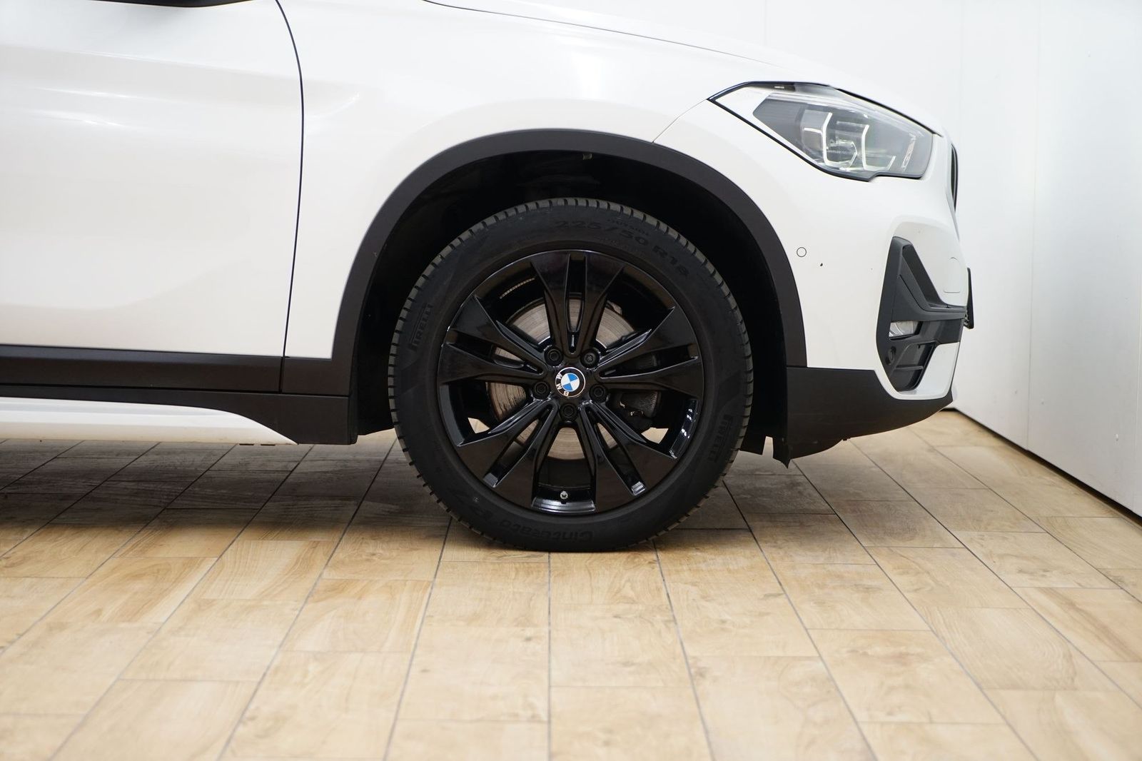 BMW X1 xDrive18d Sport Line - Samsaru's Car Outlet