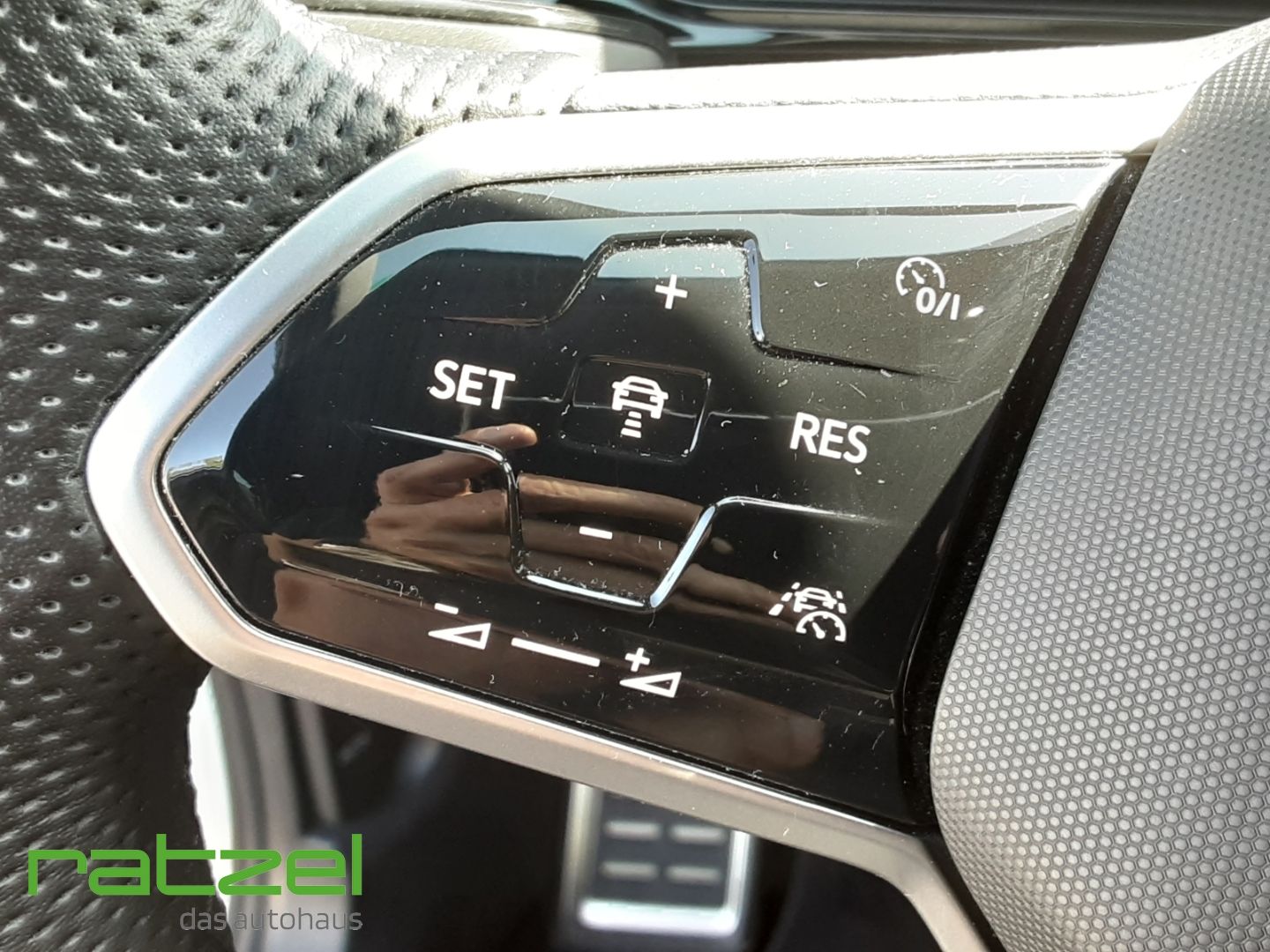 Volkswagen T-Roc R-Line - Samsaru's Car Outlet