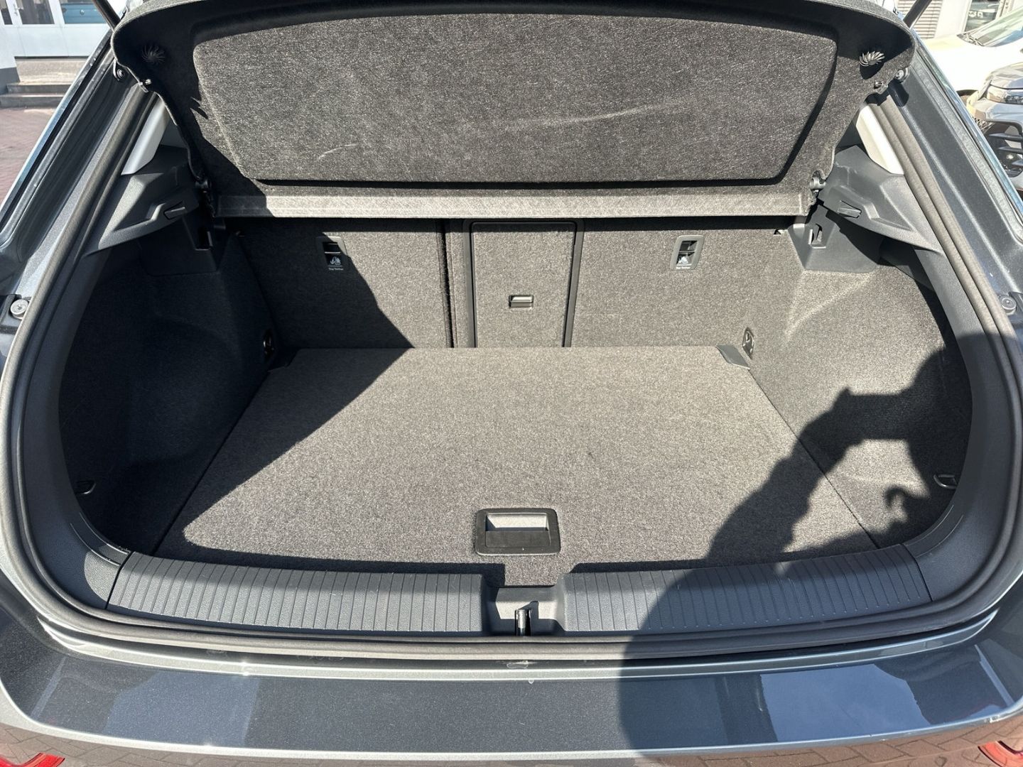 Volkswagen T-Roc Move 1.5 TSI DSG - Samsaru's Car Outlet