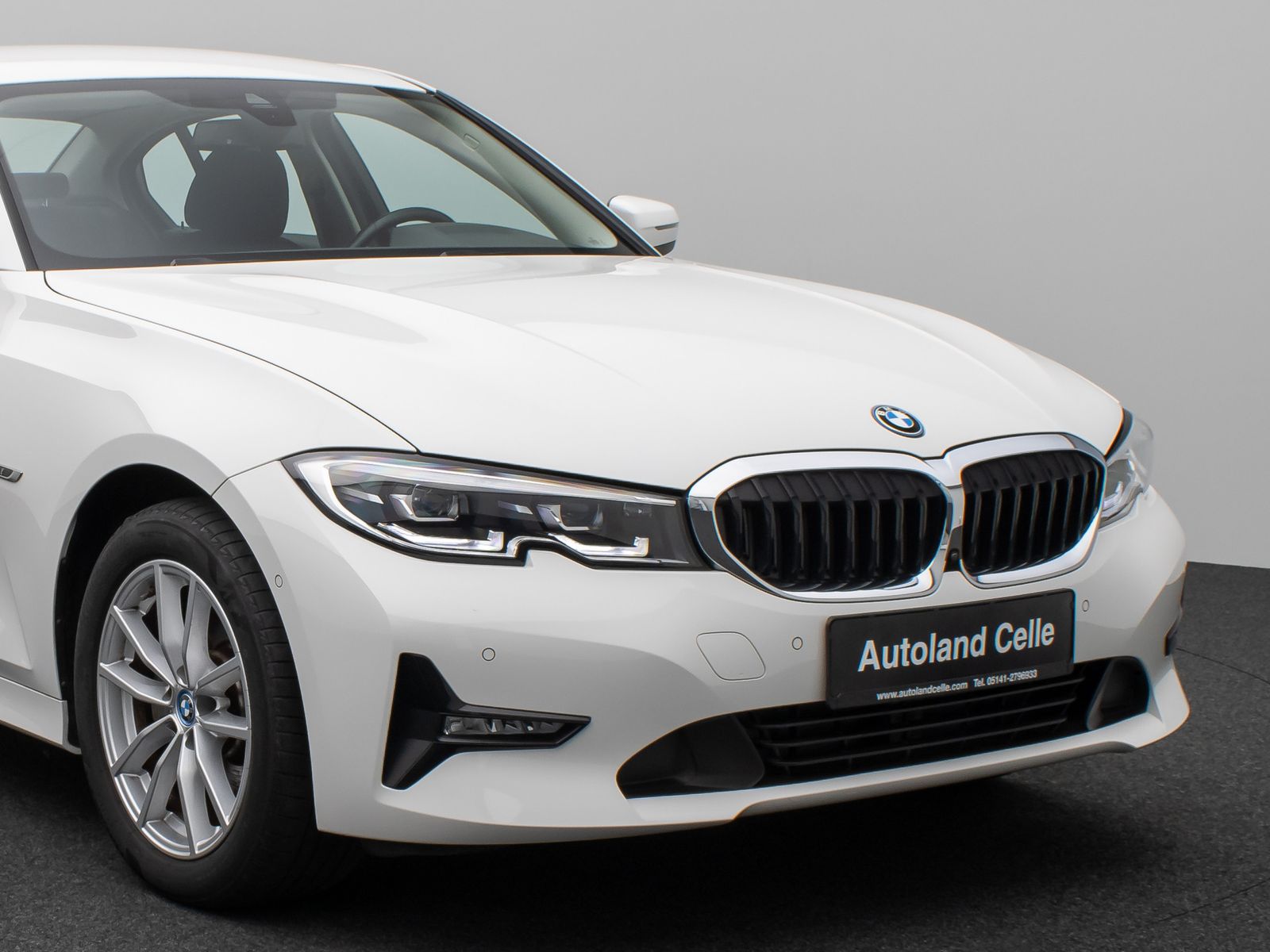 BMW 320e - Samsaru's Car Outlet