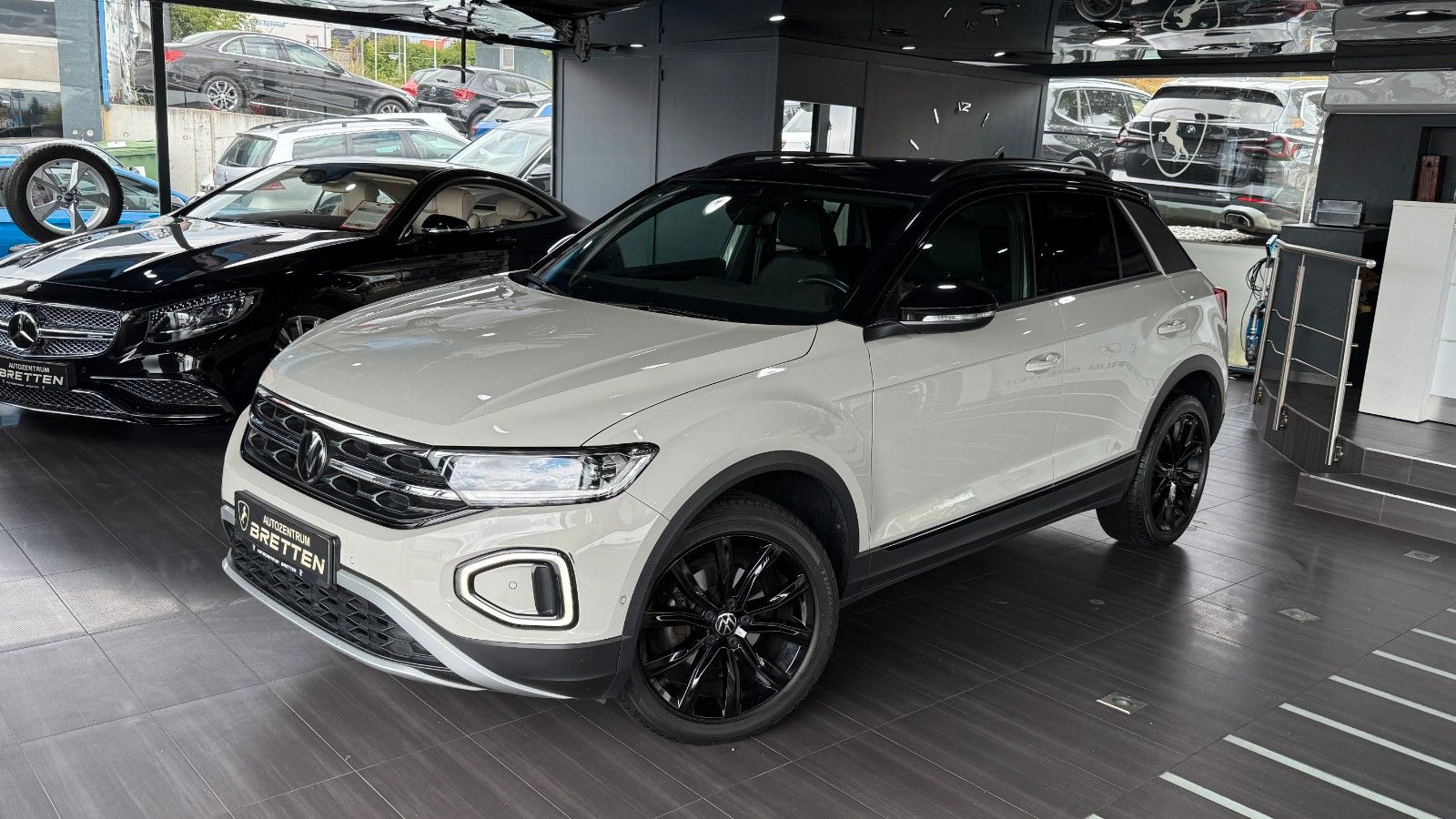 Volkswagen T-Roc 1.5 TSI Black - Samsaru's Car Outlet