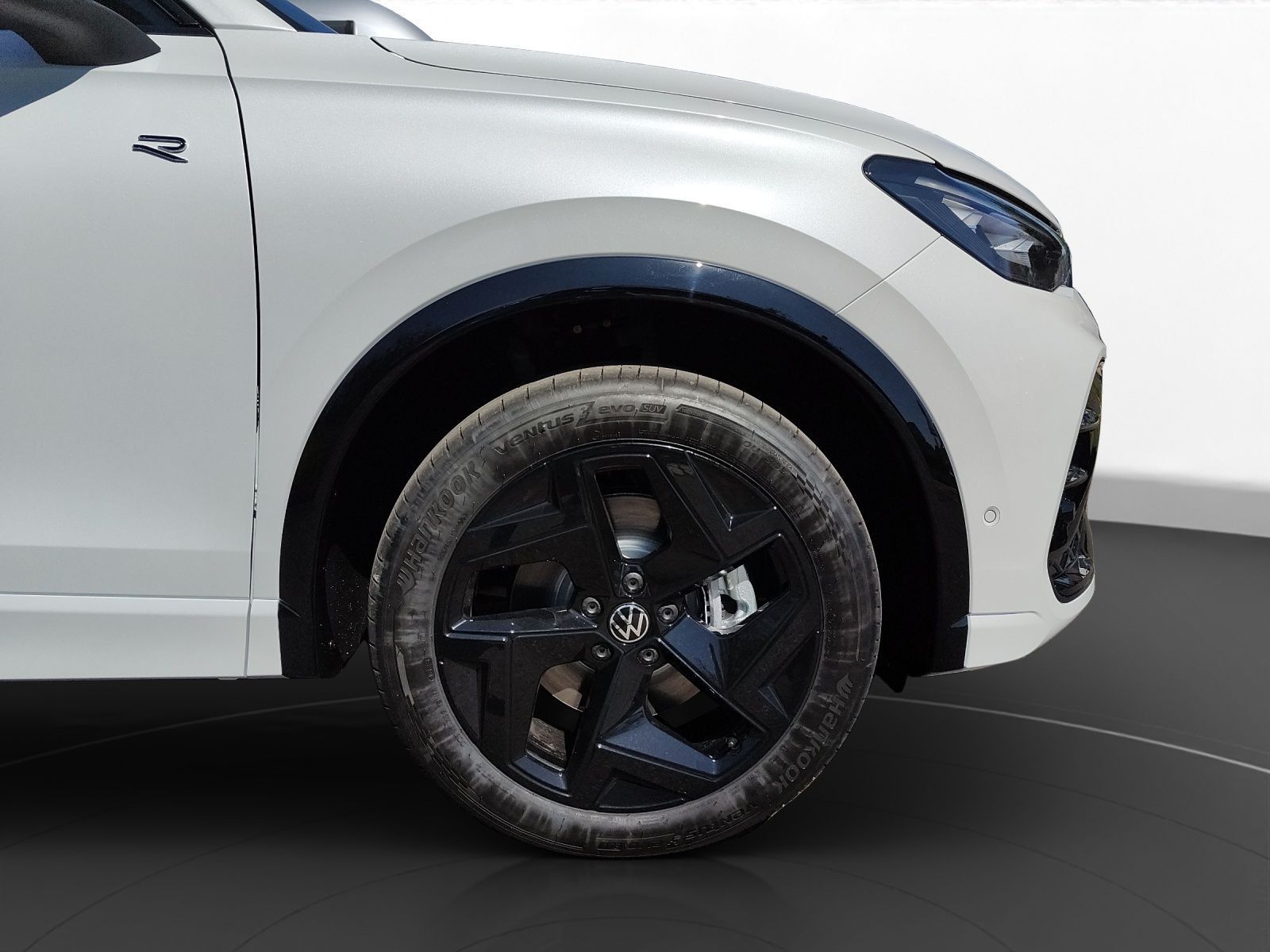 Volkswagen Tiguan R-Line 1,5 l eHybrid  AHK,Massagesitz