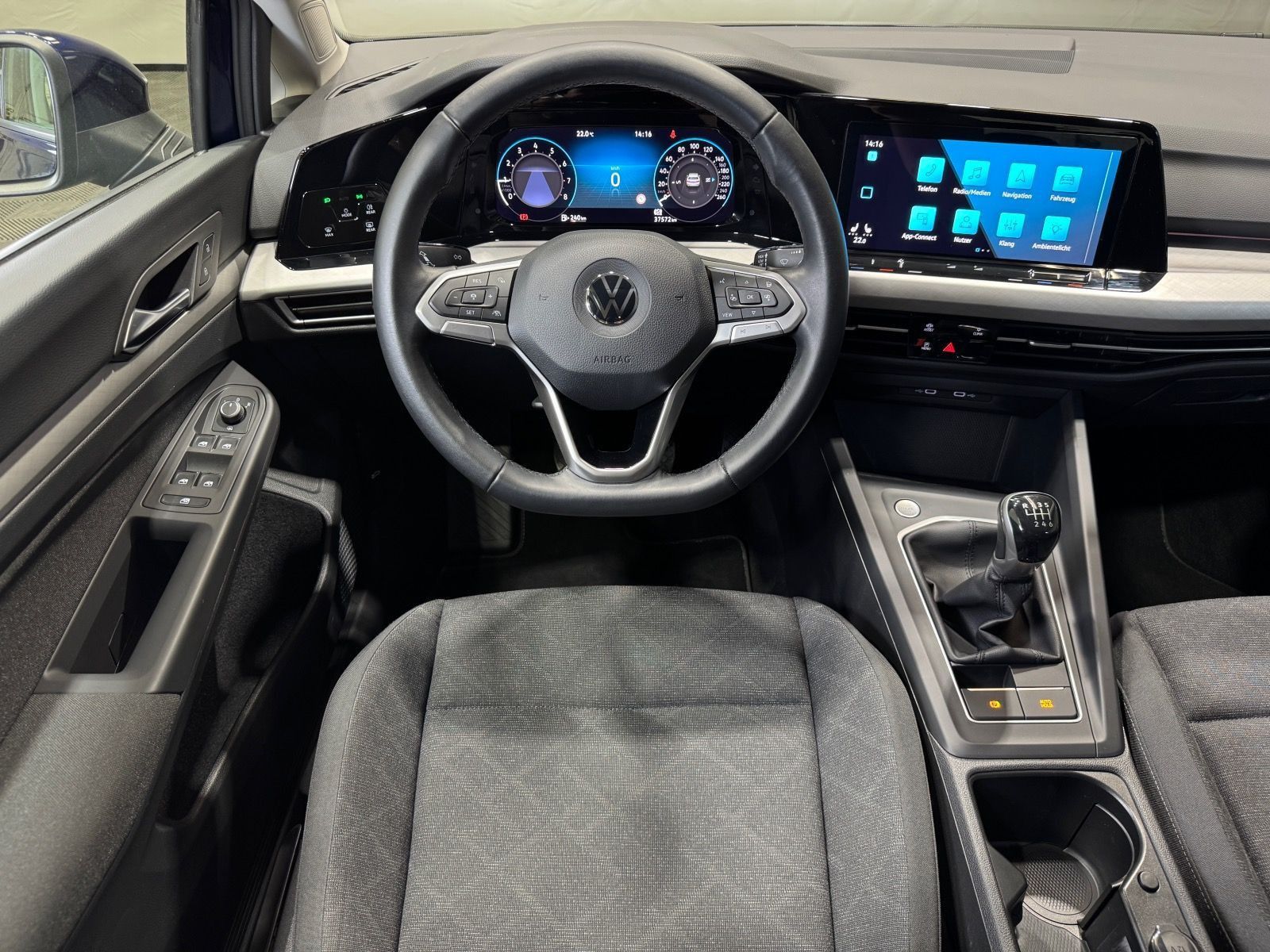 Volkswagen Golf Life 1.0 TSI - Samsaru's Car Outlet