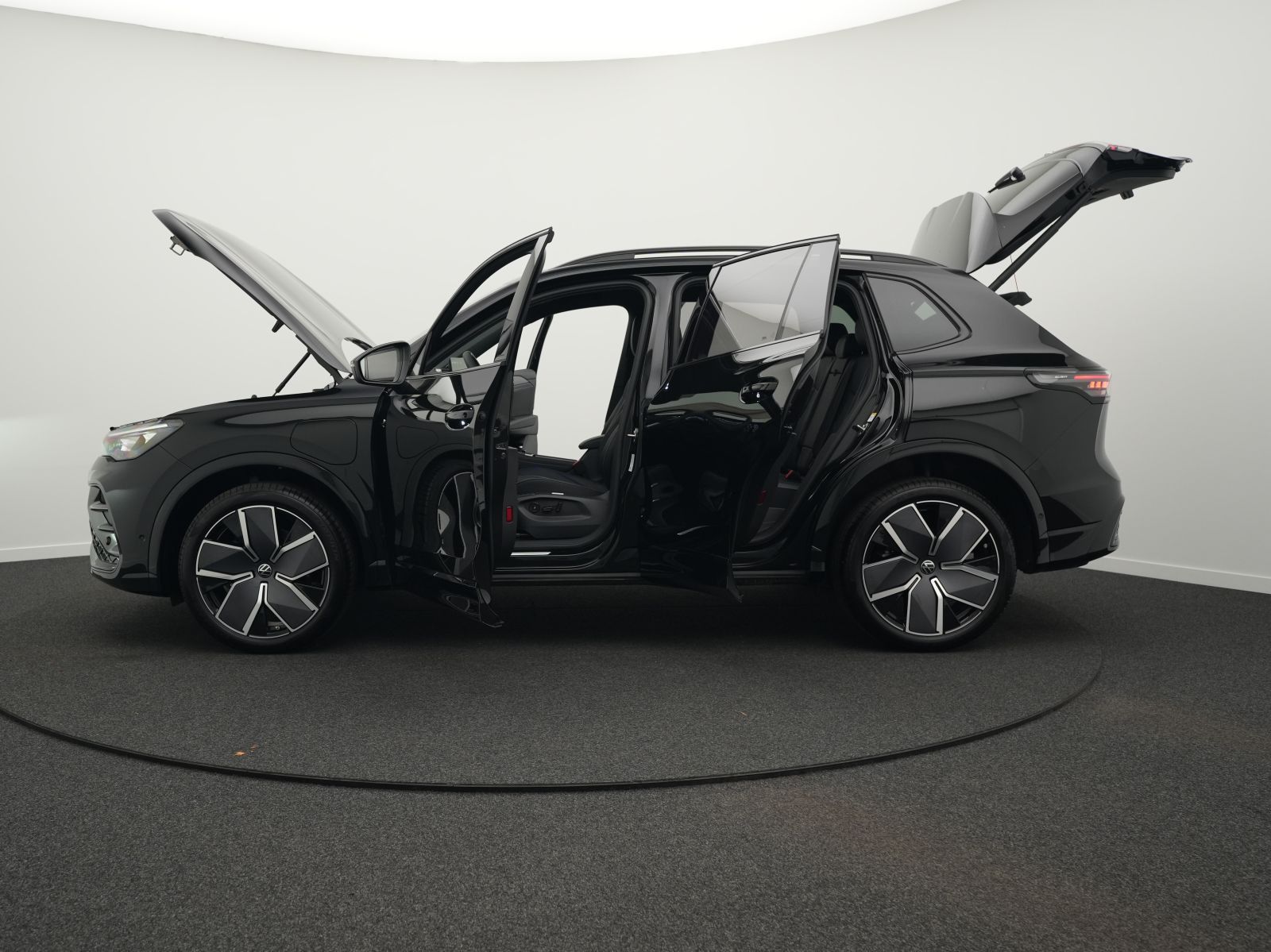 Volkswagen Tiguan R-Line 1.5 TSI eHybrid DSG AHK*R-KAM*NAV