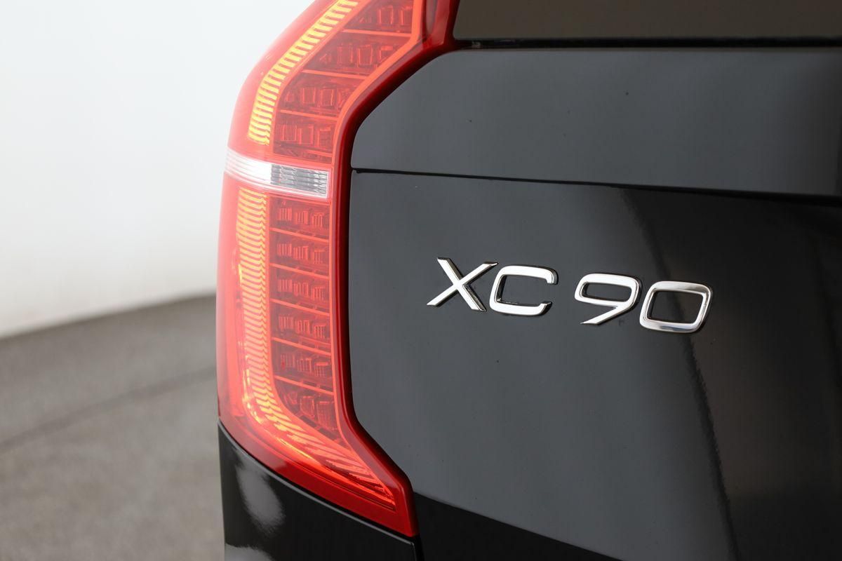 Volvo XC90 B5 AWD Plus Bright 7S LED Pano Navi AHK 22"