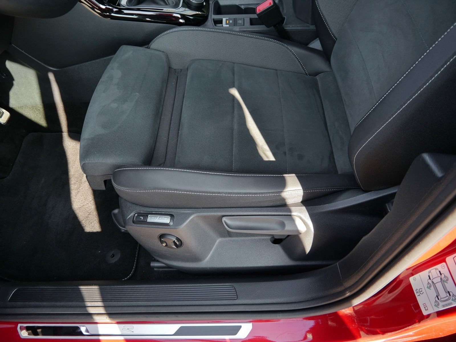 Volkswagen T-Roc R-Line 2.0 TSI 4x4 - Samsaru's Car Outlet