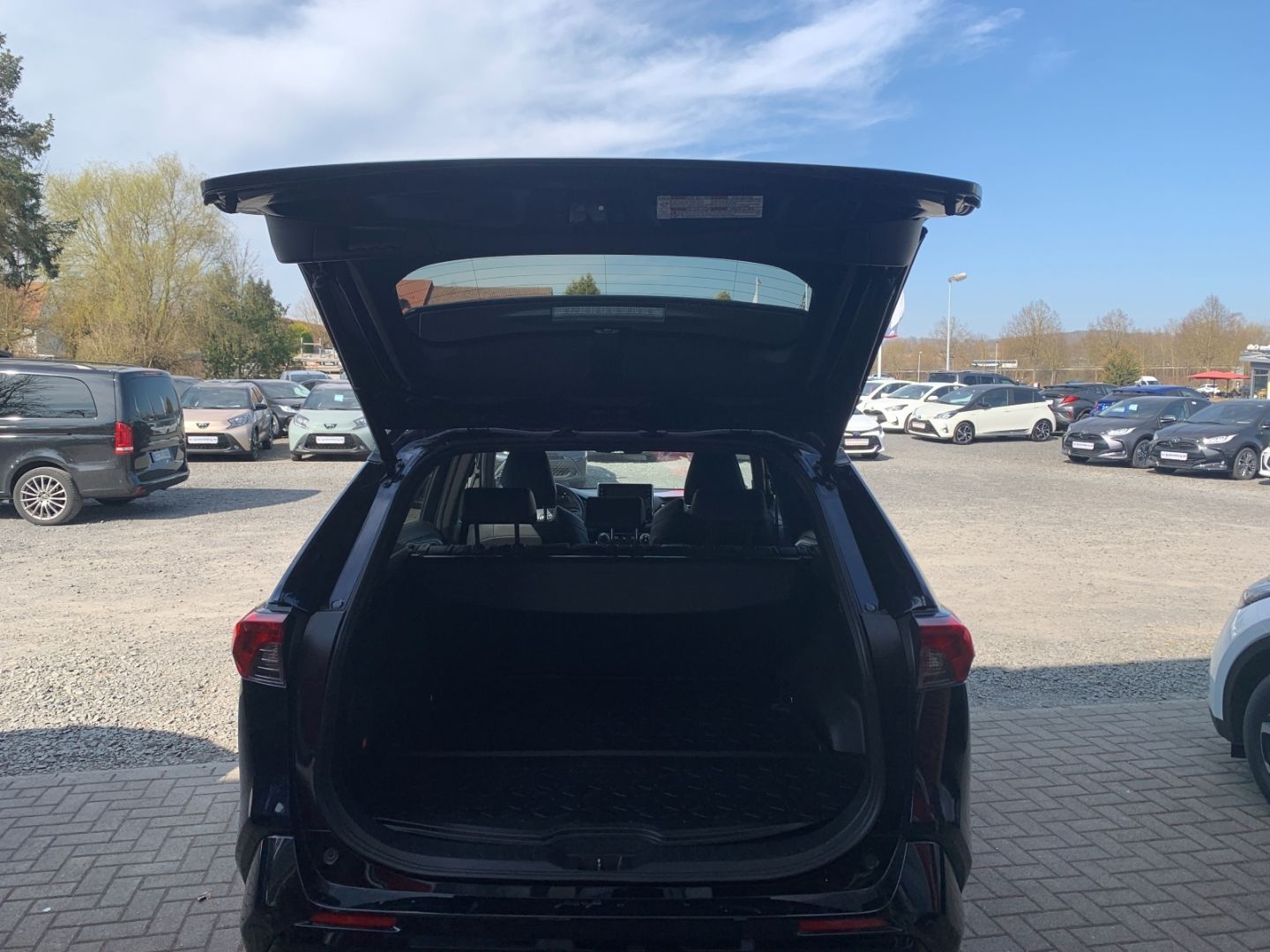 Toyota RAV 4 Plug-in Hybrid 4x4 - Samsaru's Car Outlet