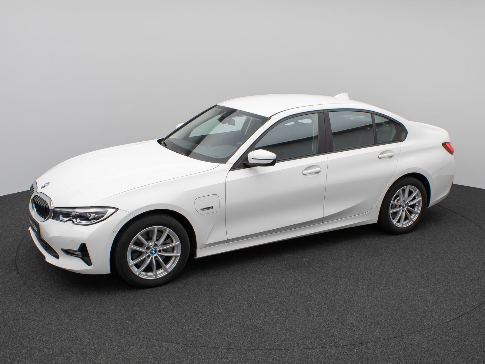 BMW 320e - Samsaru's Car Outlet