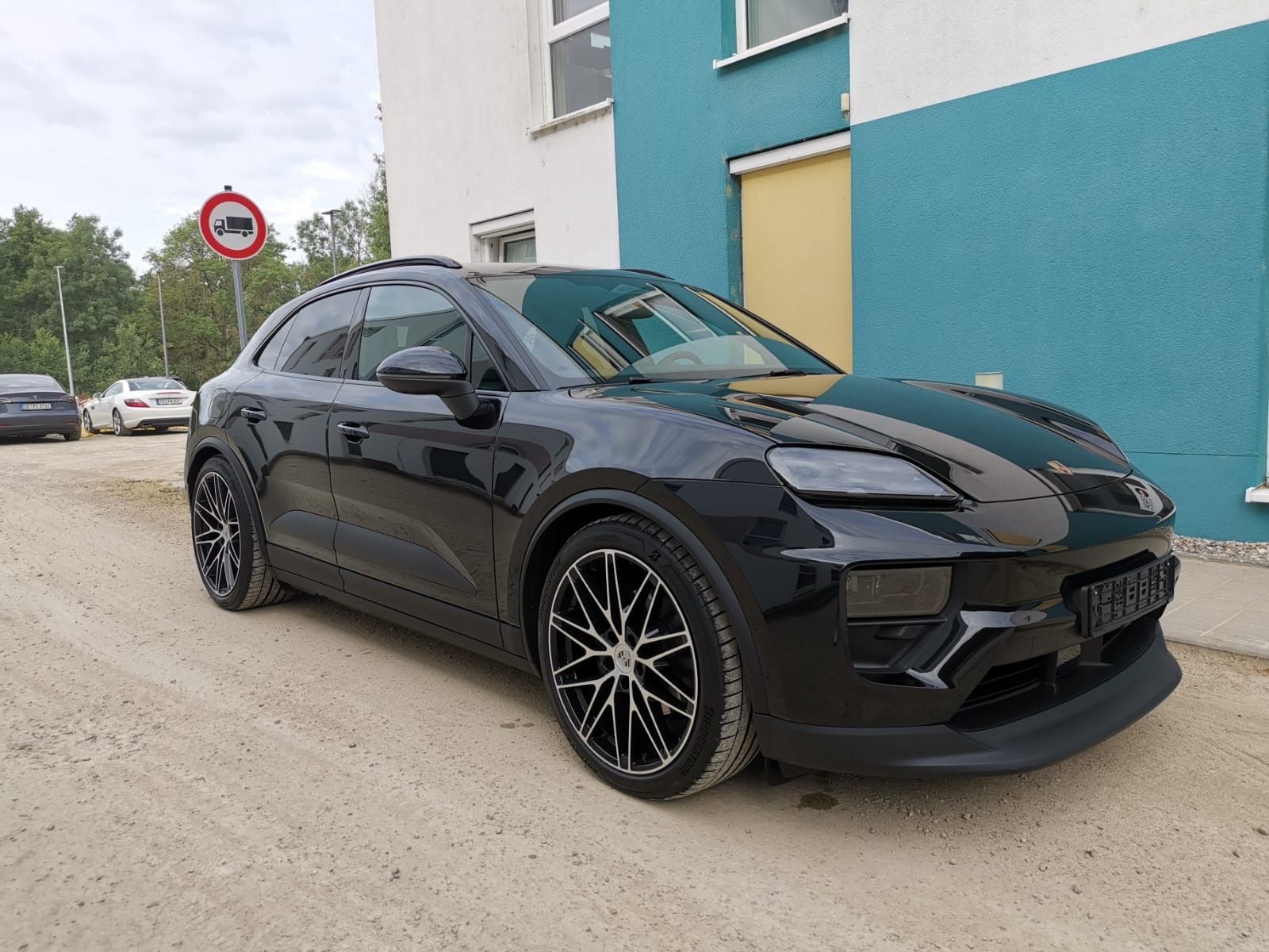 Porsche Macan - Samsaru's Car Outlet
