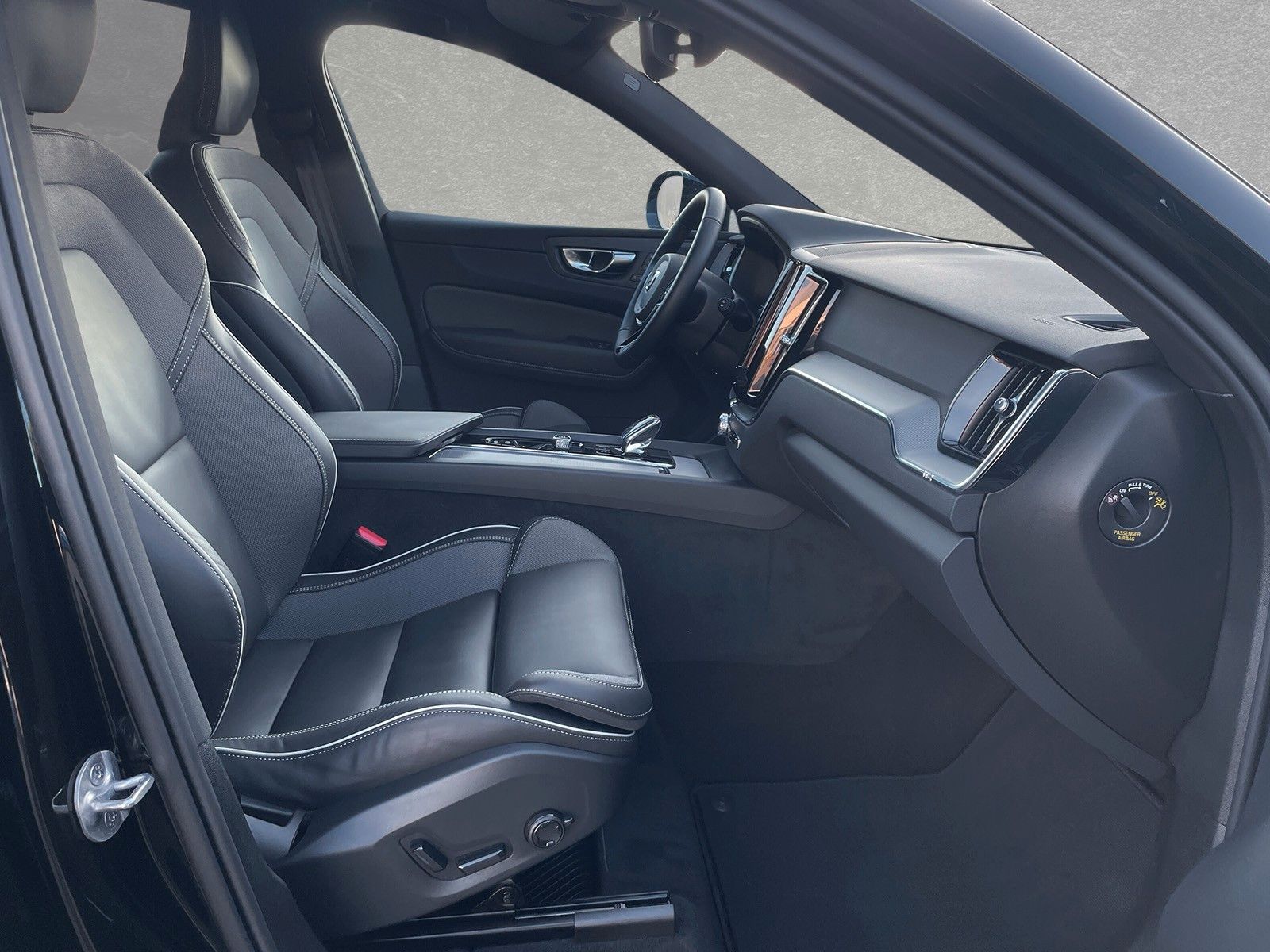 Volvo XC60 B5 AWD Plus Dark AHK ACC BLIS SD