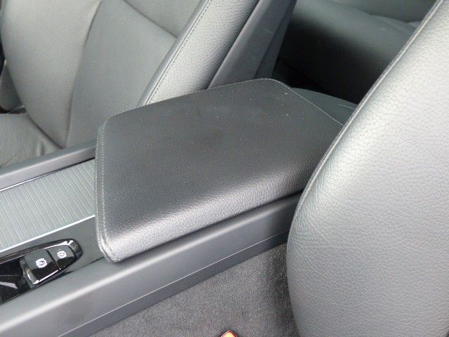 Volvo XC60 Momentum Pro B4 - Samsaru's Car Outlet