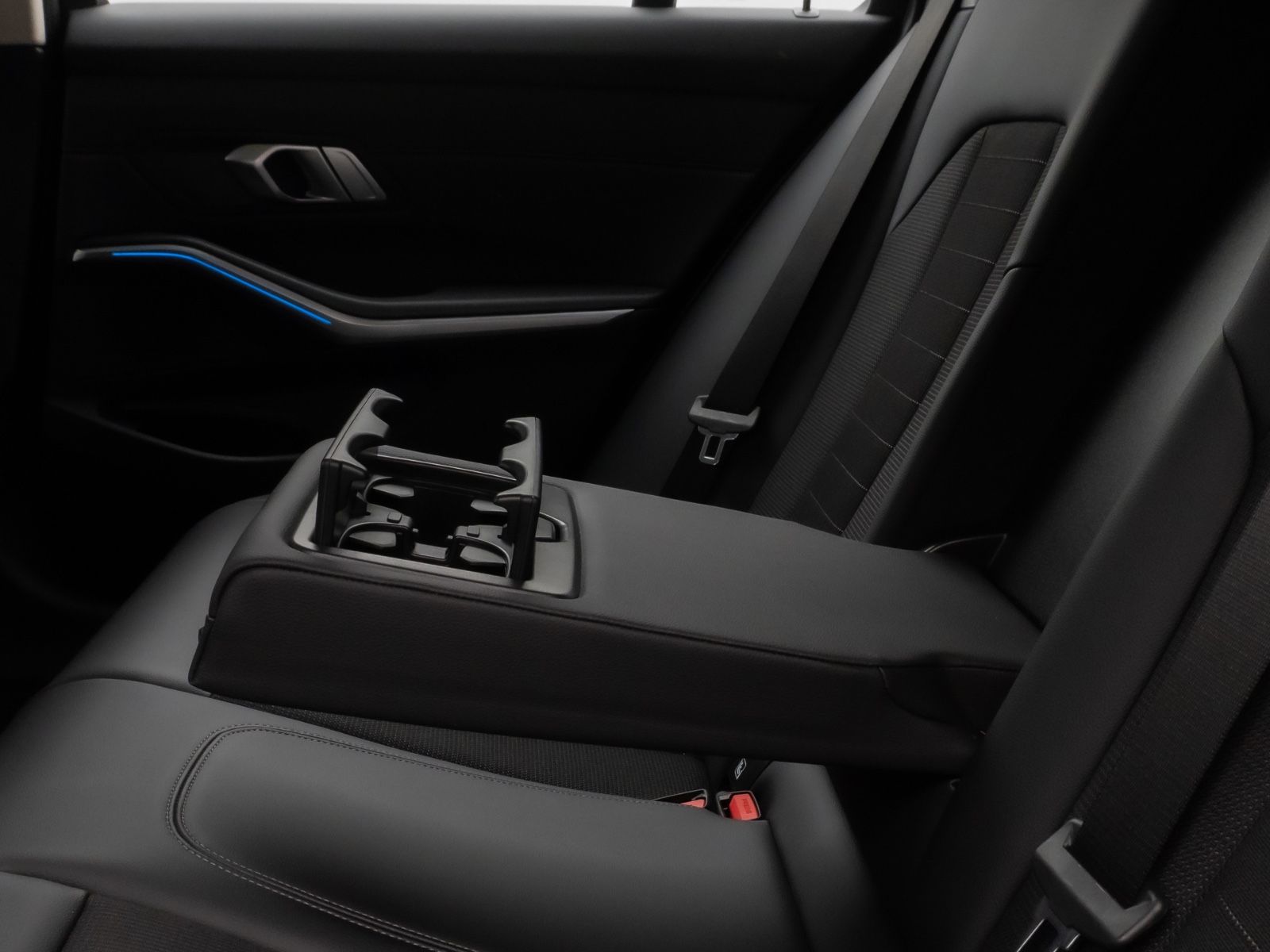 BMW 330e xD Sport Line 360°DAB Stop&Go LED Alarm AHK