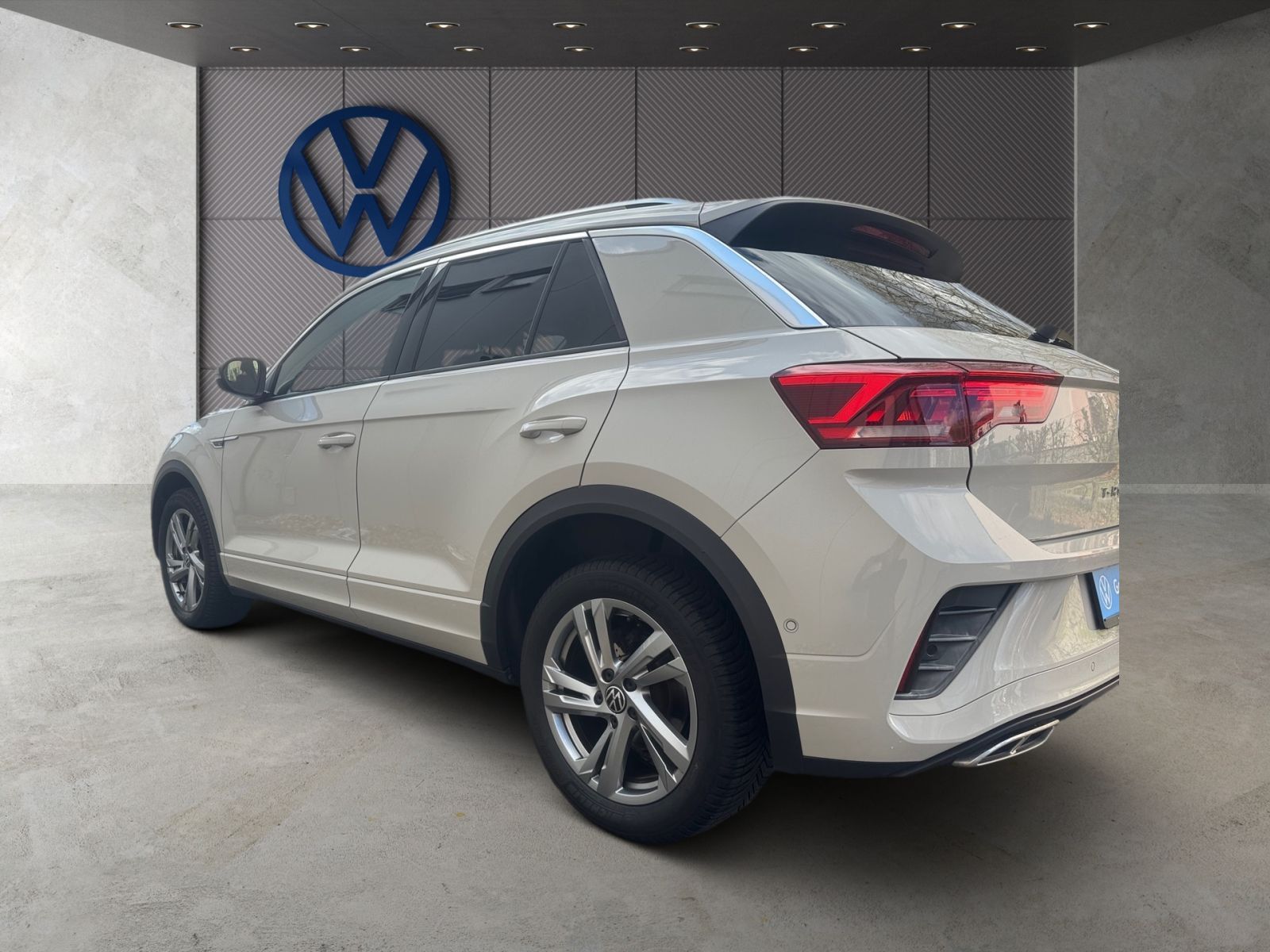 Volkswagen T-Roc 2.0 TDI DSG R-Line - Samsaru's Car Outlet